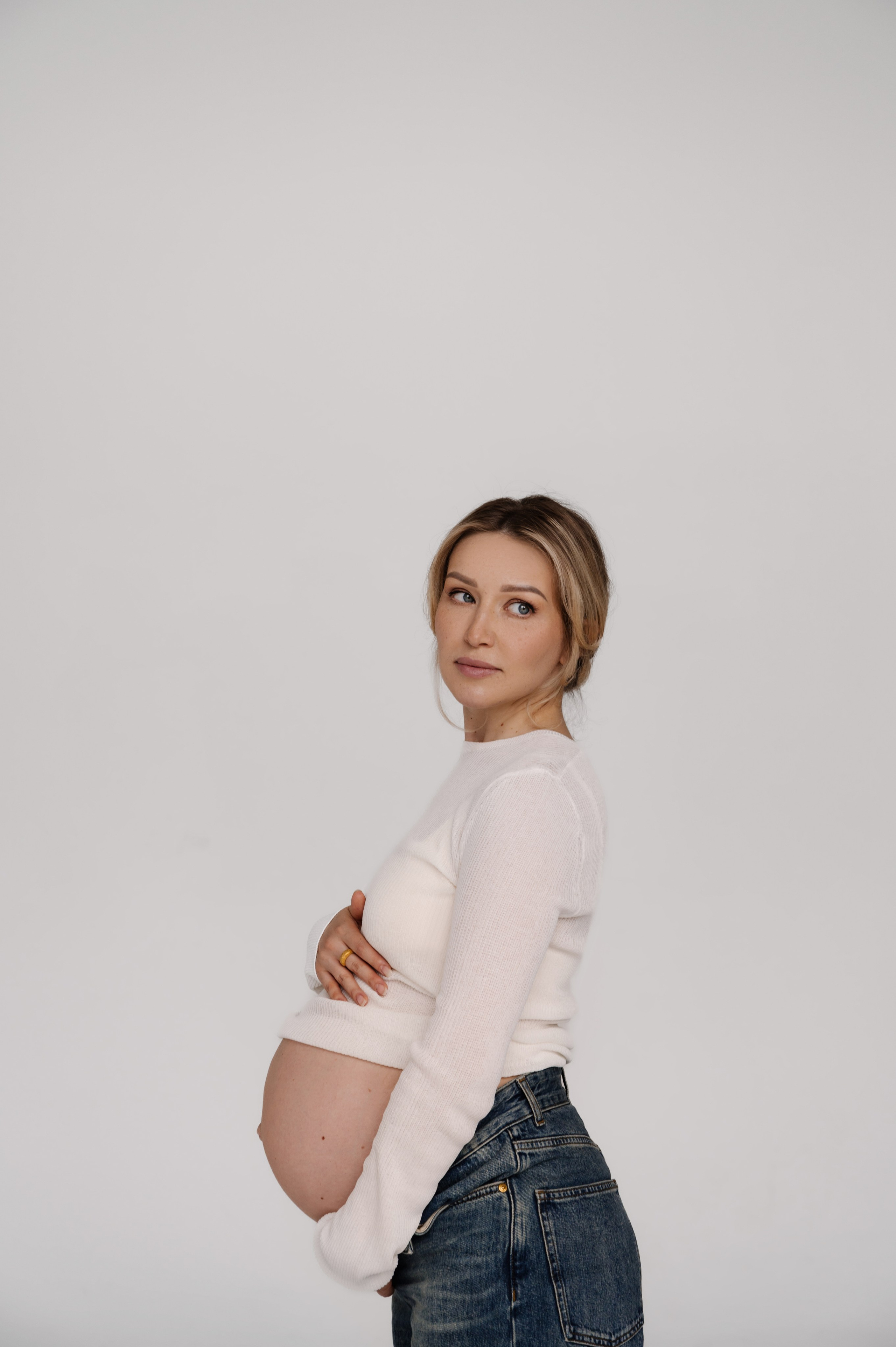 Профессиональный семейный и беременный фотограф в Санкт-Петербурге — Маргарита Иванова. Индивидуальные фотосессии под ключ: от образа до гот. Профессиональный фотограф беременности в СПБ. Стильные фотосессии беременности в стиле минимализм и классическая фотография