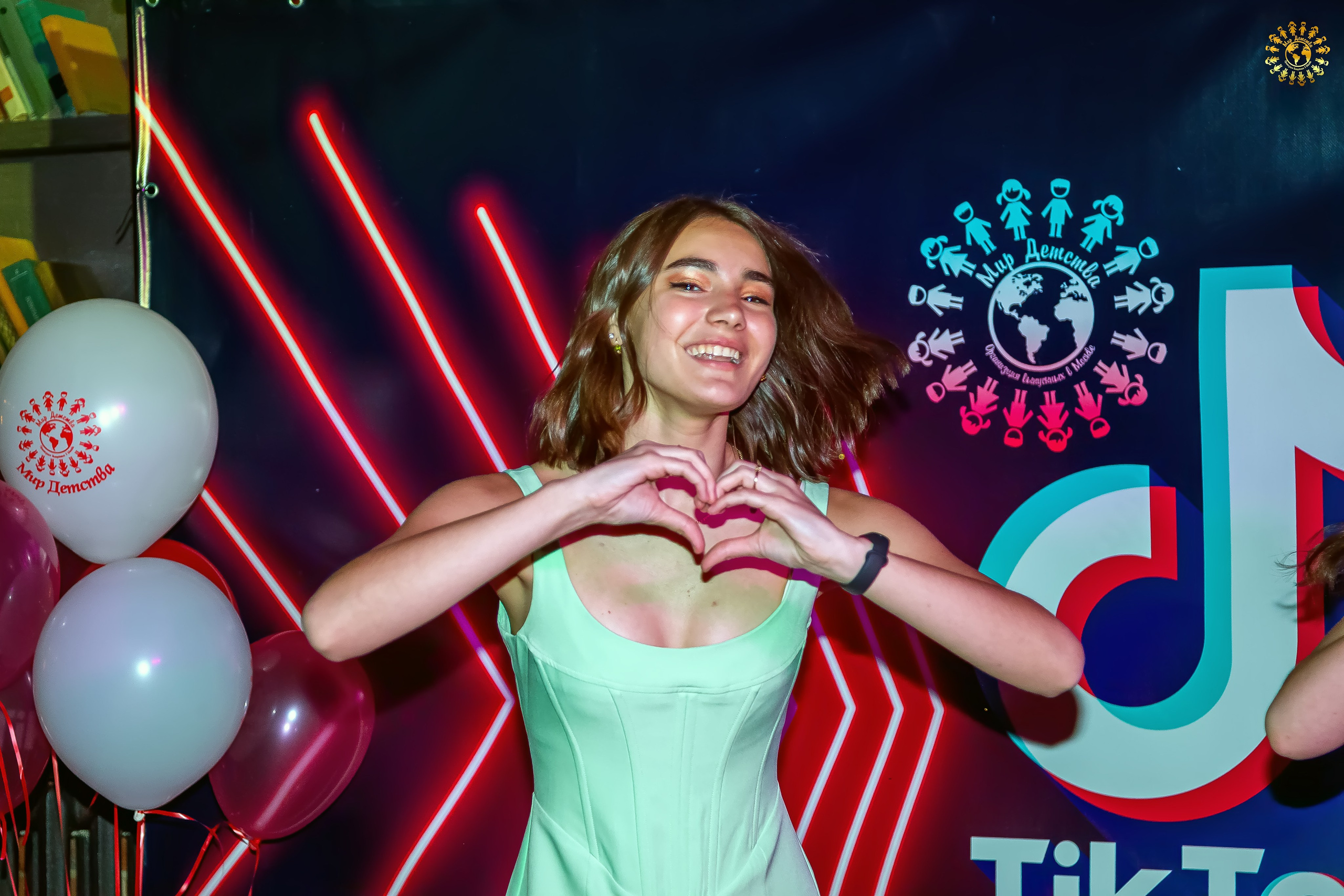 Выпускной 2023 (Школа 548; 9 Ж класс) AG Loft «Библиотека», Москва. Репортажная съемка в Москве и области. Анималистика