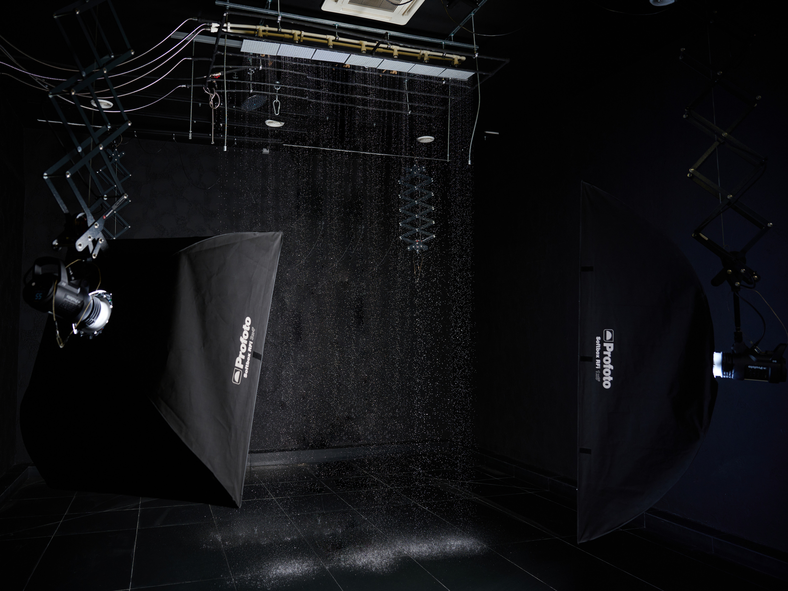 Зал с эффектом дождя. Чёрный зал. студийный свет. аквазона иваново, индивидуальные фотосессии иваново, 