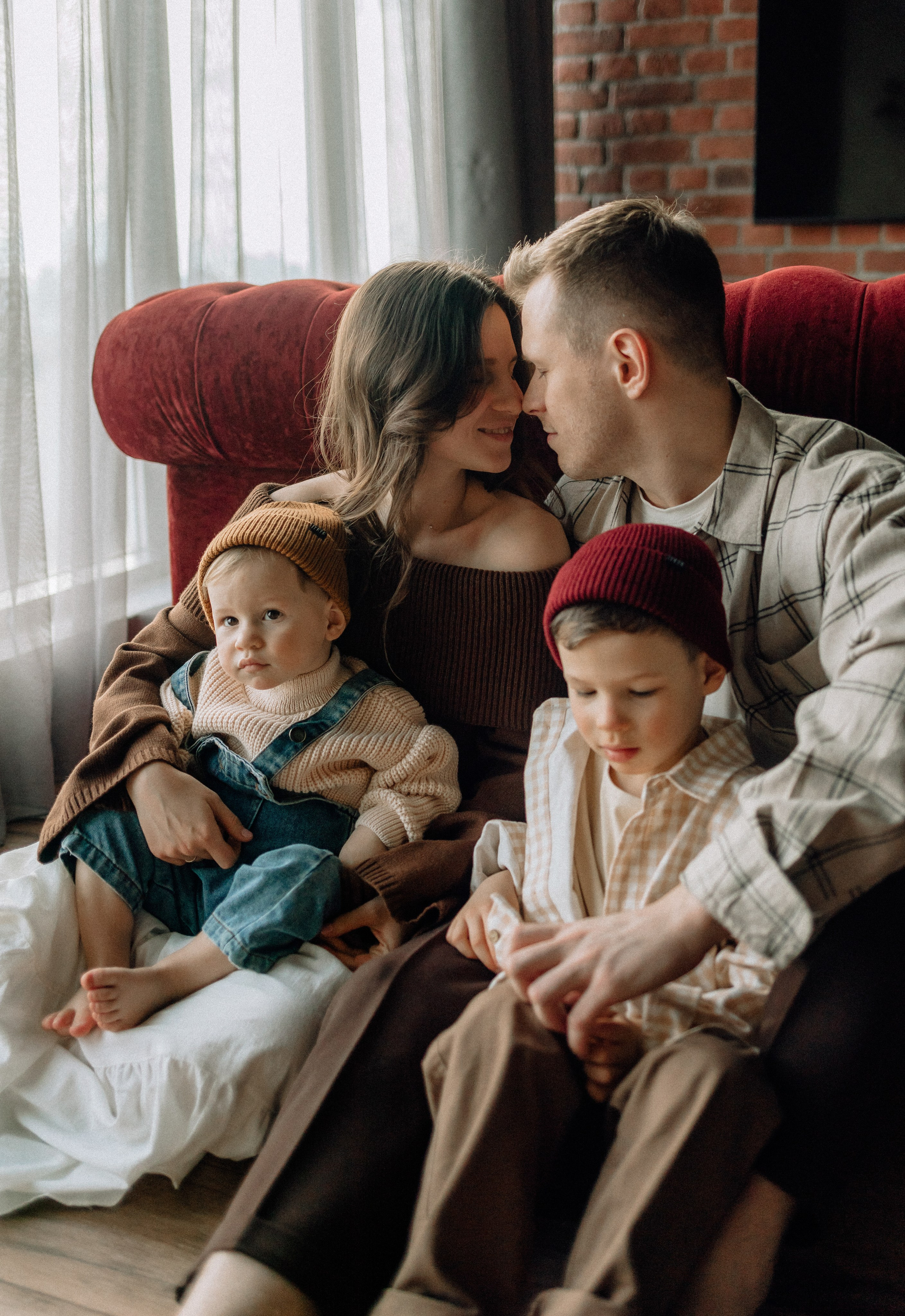 Звонко смеялись