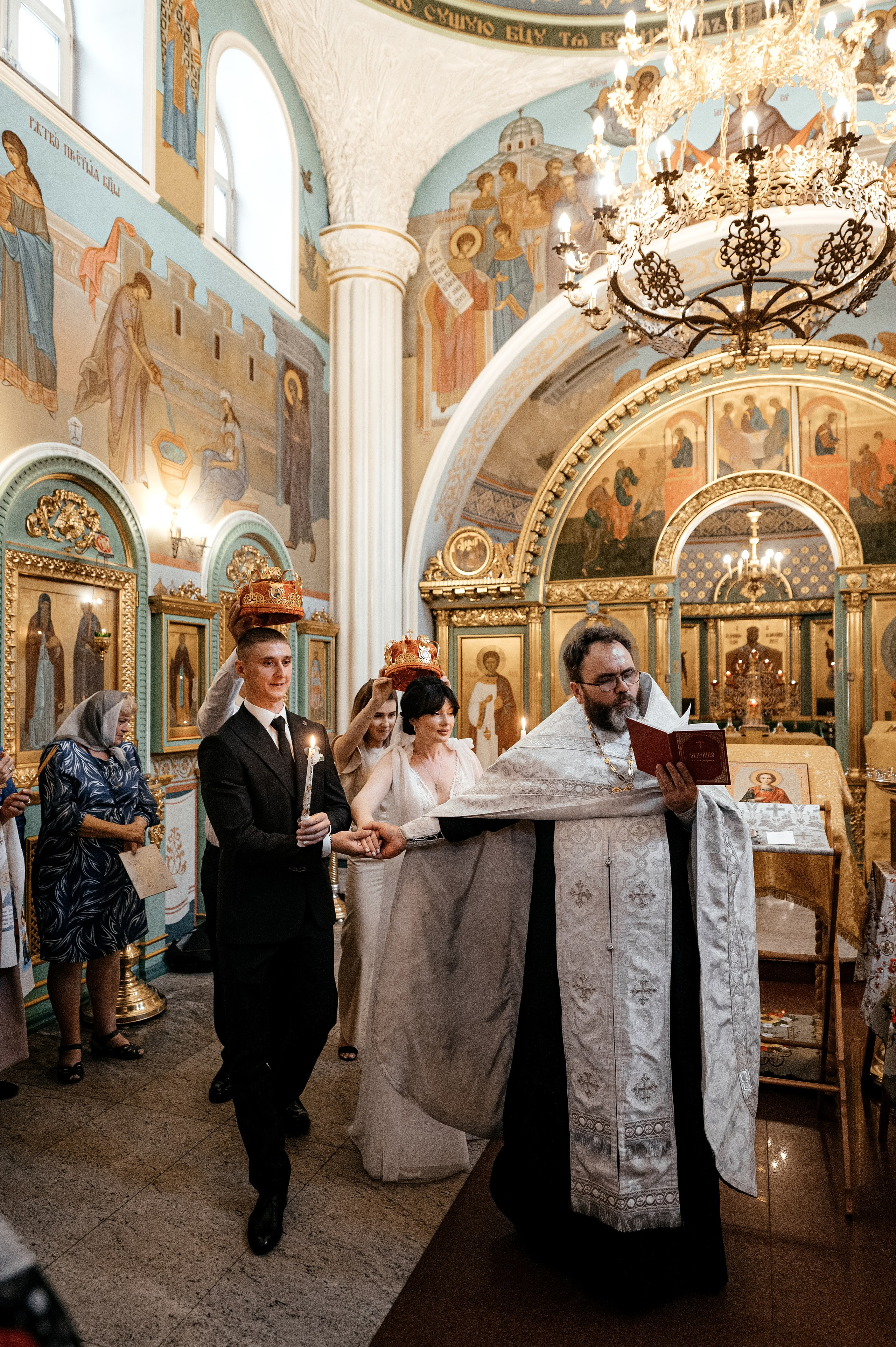Свадьба с венчанием в Щелково. Прогулка в Гребнево, ресторан Кинза, отель Премиум. Свадебный и семейный фотограф Виктория Носачёва. Щелково, Москва и МО