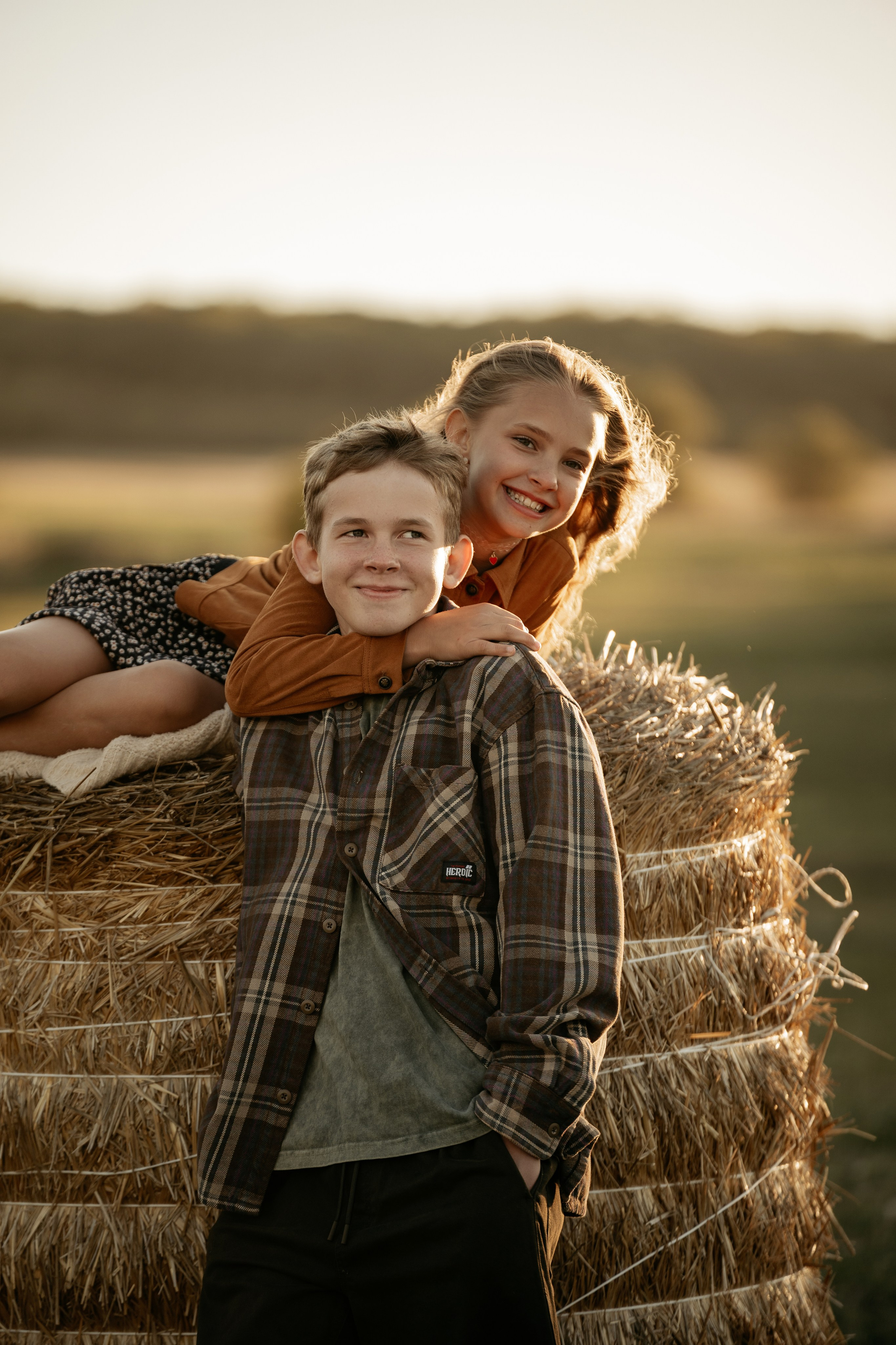 Фотограф Анапа предлагает уникальную фотосессию с животными. Семья и лошади на эко-ферме в Анапе.