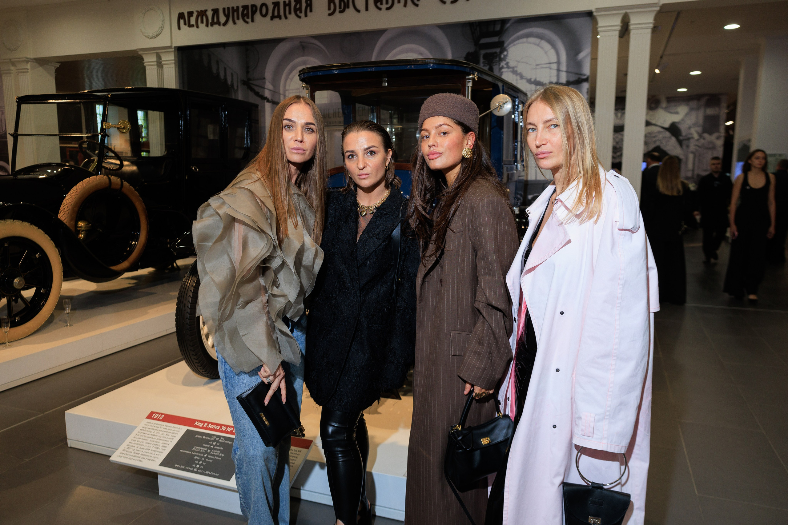 Фотограф для модного показа. Контент для бизнеса в Екатеринбурге Полдень Медиа