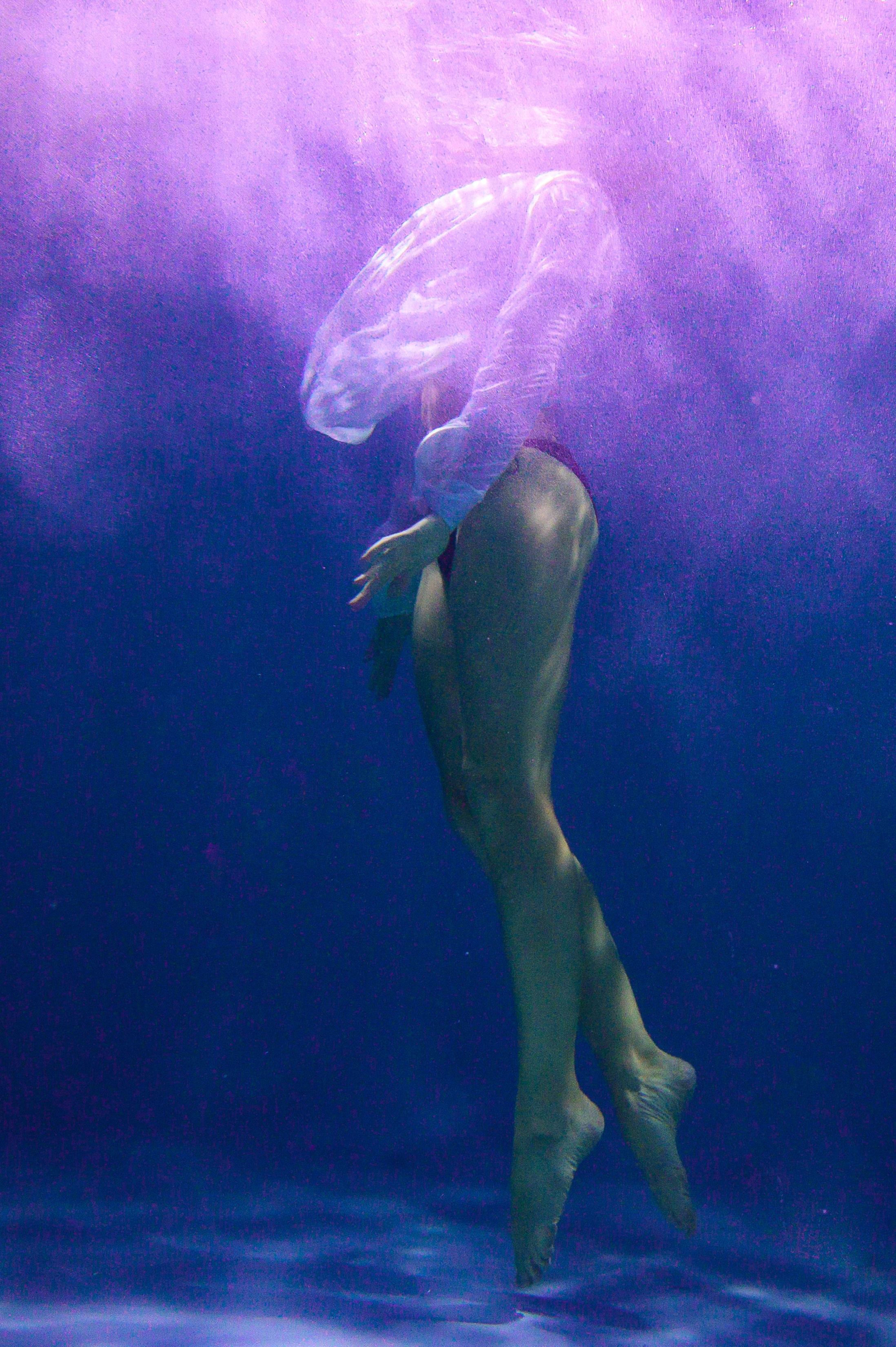 Фото проект "Женщина-стихия" представленный на выставке в Дюссельдорфе Германия июль 2025 года. Спортивный фотограф в Москве Фадеева Ирина. Соревнования, турниры, чемпионаты по танцам. отчетные концерты, съемка под водой