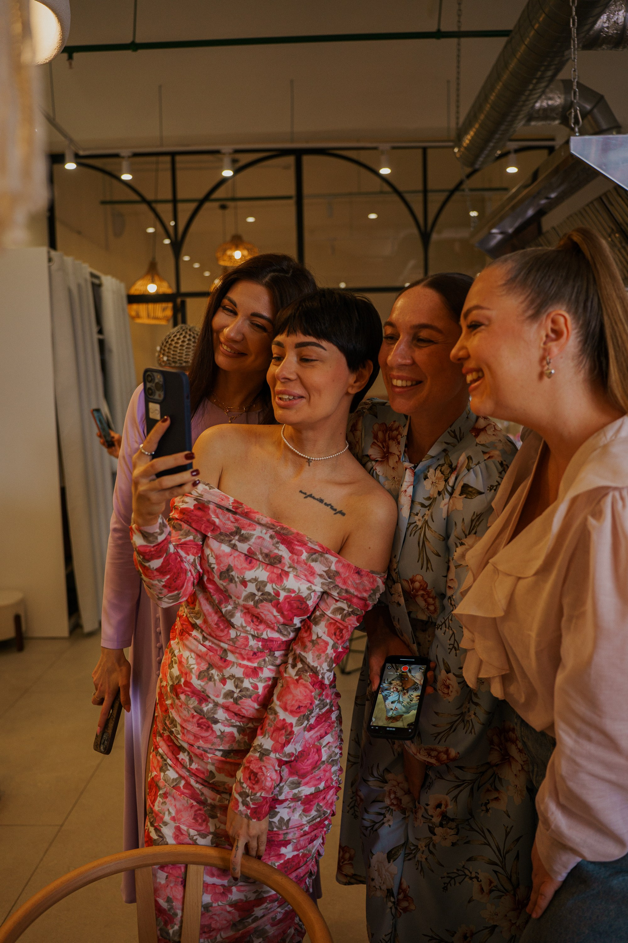 ВЕСЕННИЙ БРАНЧ. Женский портрет