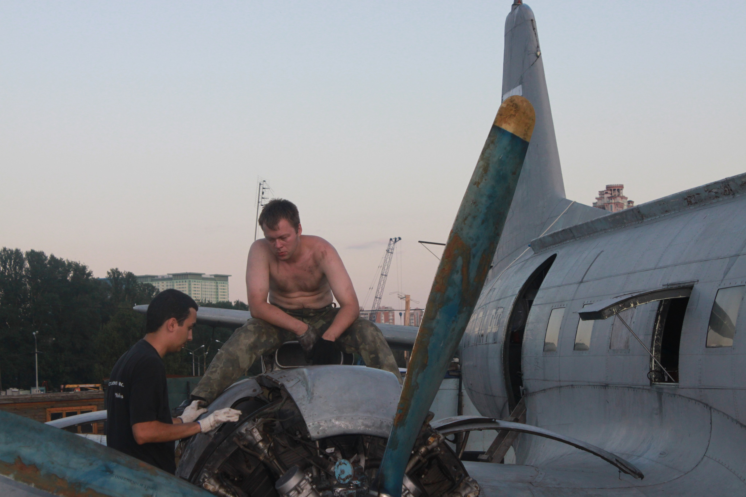 Ил-14Т «Голубая Мечта» работы в Тушино (2011 г.). Фотоальбом показывающий увлекательный мир авиации и мир медведей Андрея Иванова