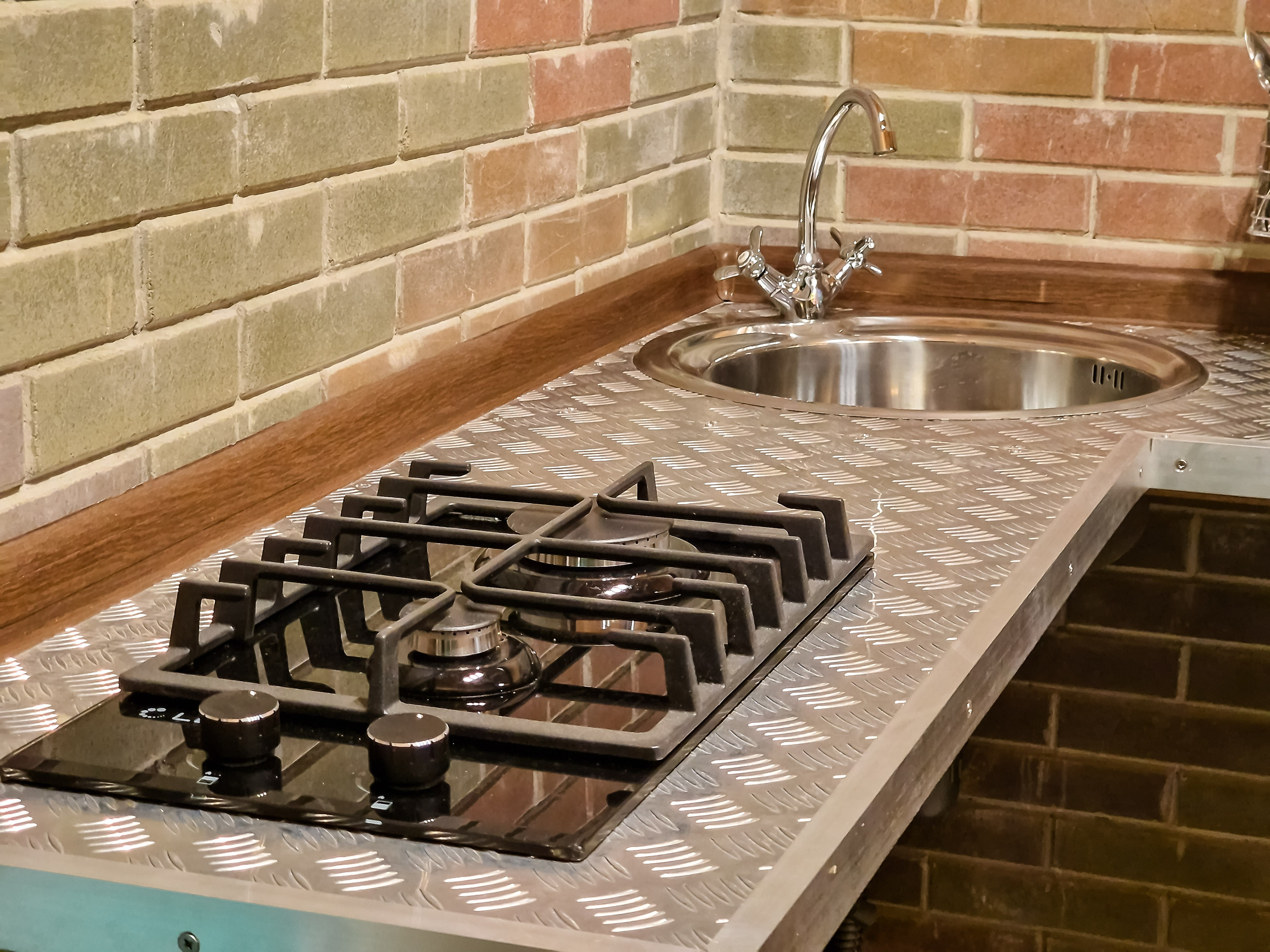 Новый гриль-домик. База на острове. Туристическая база отдыха «Островная» о Недоразумения