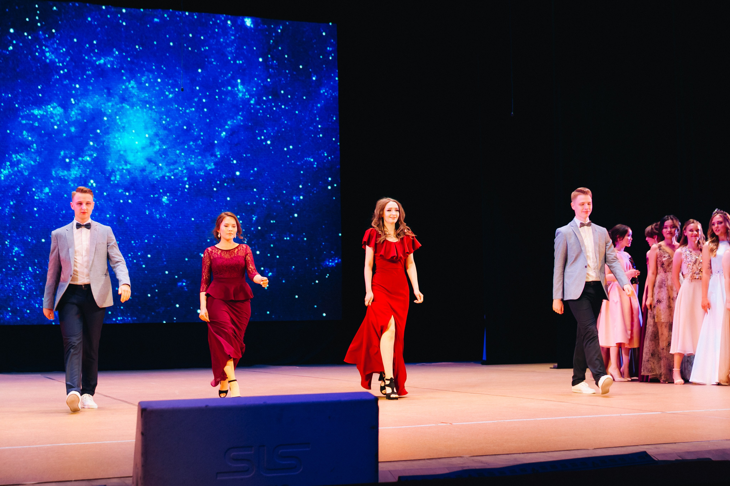 Вручение аттестатов 14 Гимназия. Свадебный и семейный фотограф в Улан-Удэ