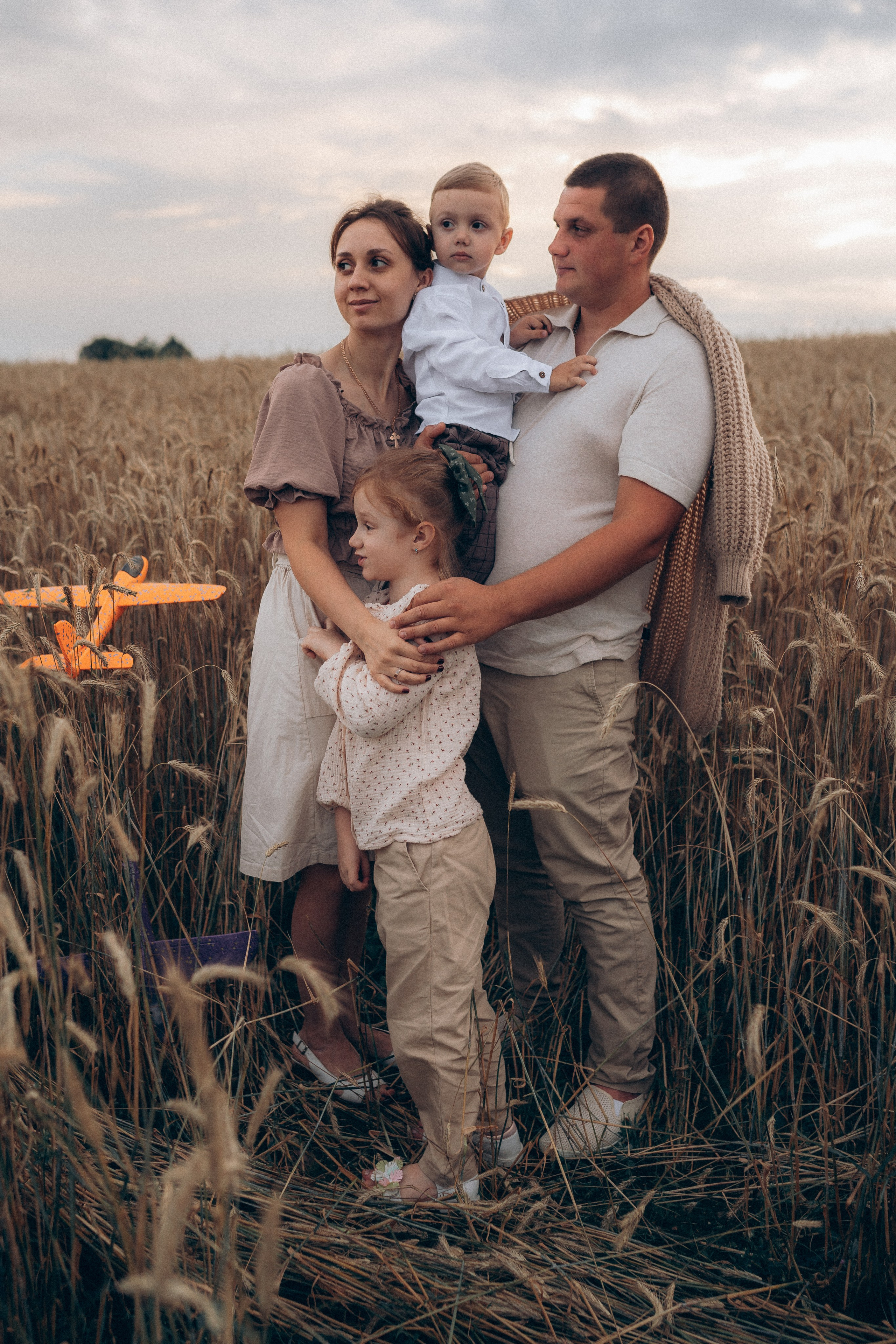 Алёна и семья. Фотограф Торопец Кристина Абрамова Kanwellia photography