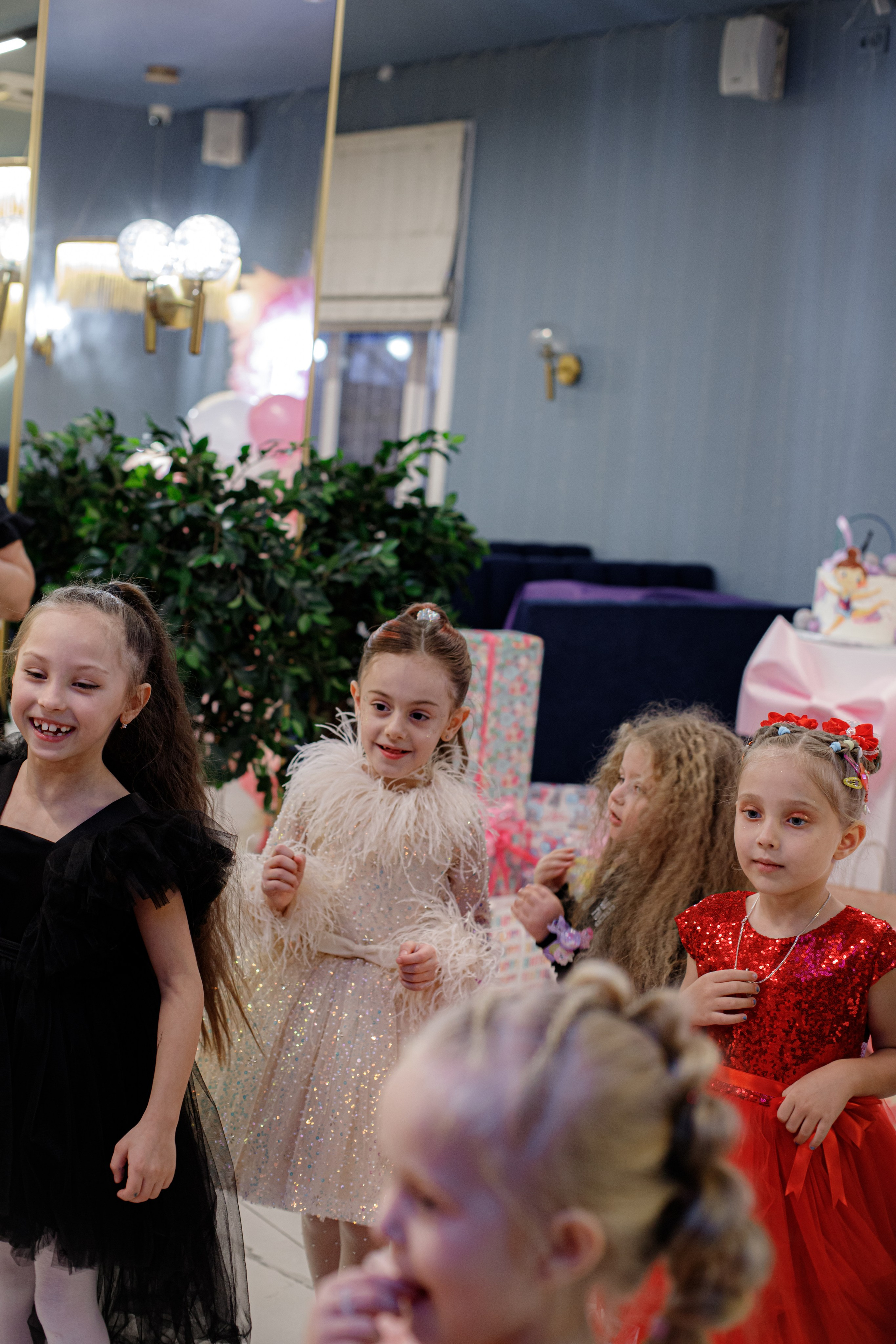 ASIA'S BIRTHDAY PARTY. Photokarish