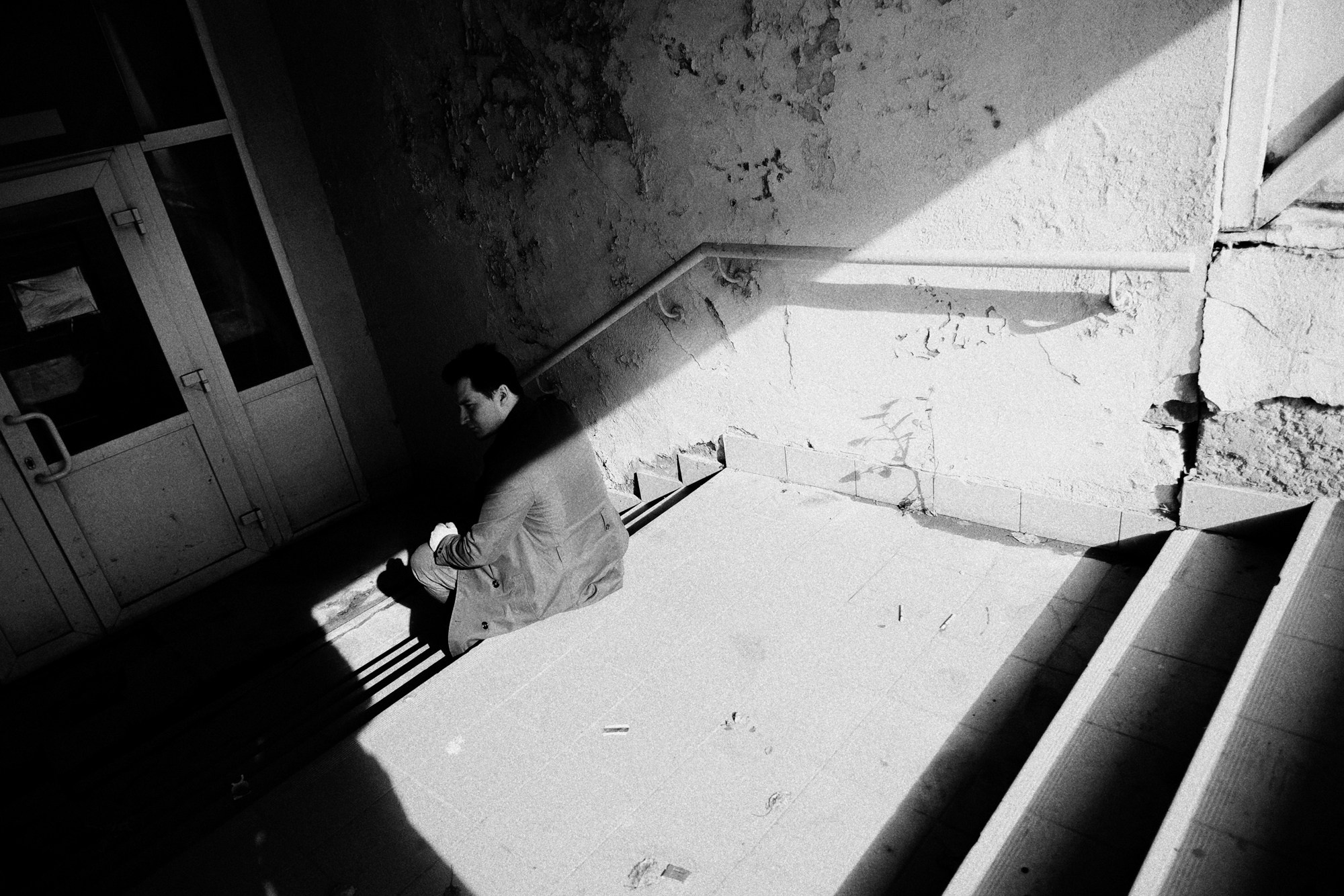 Фотограф Тюмень Дарья Мустафина — Мужская фотосессия на улицах Тюмени. Портретный фотограф Тюмень Дарья Мустафина