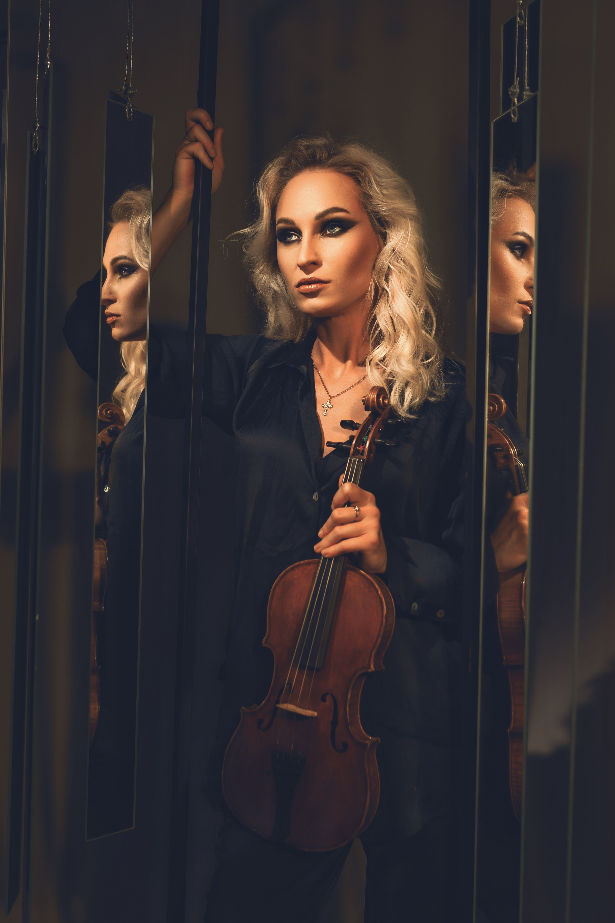 Зеркала_Олеся. «Лаборатория Фотофей» — Виктория Балмош и Юлия Мун. Екатеринбург