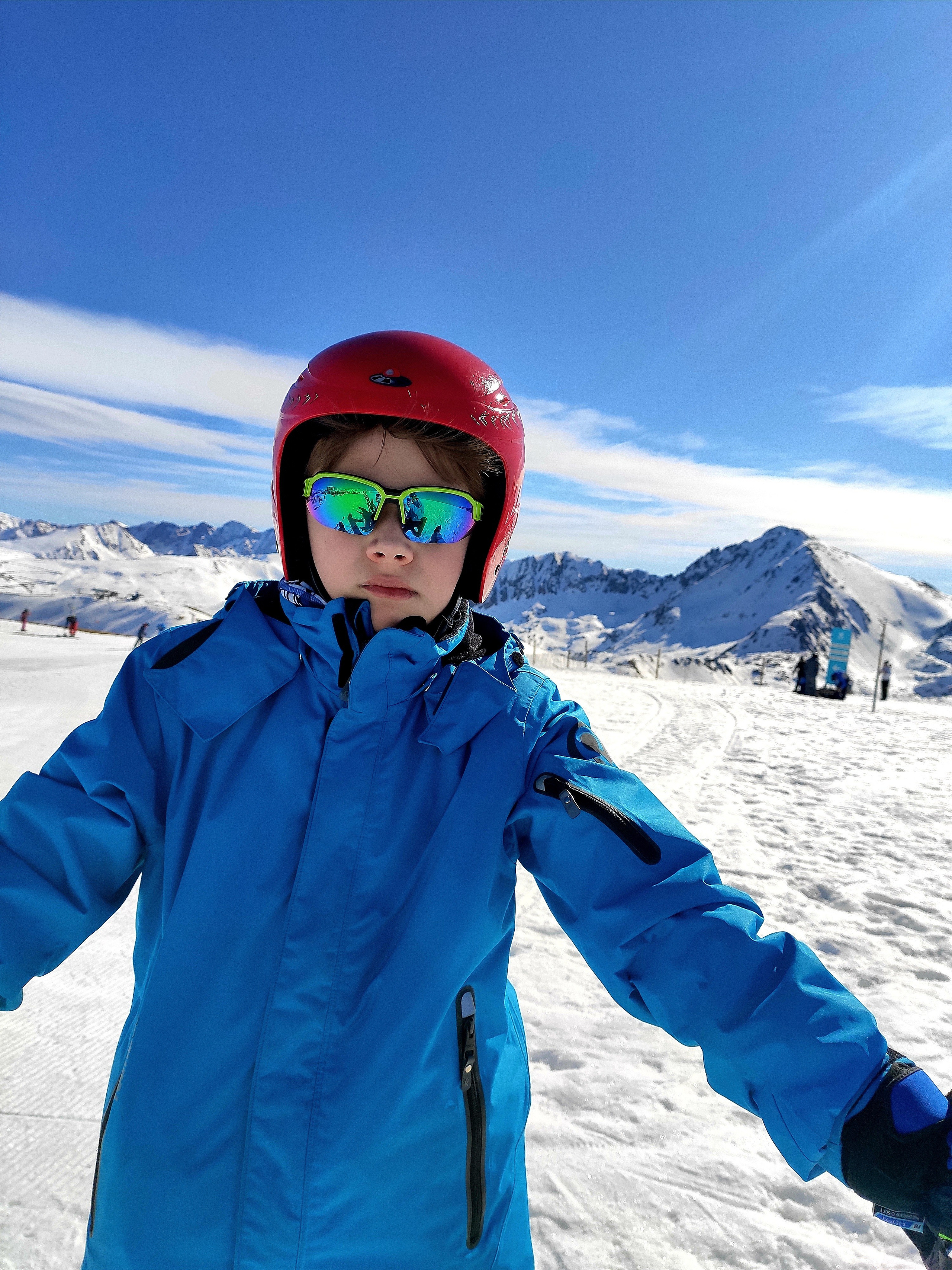 Небо, снег, лыжи