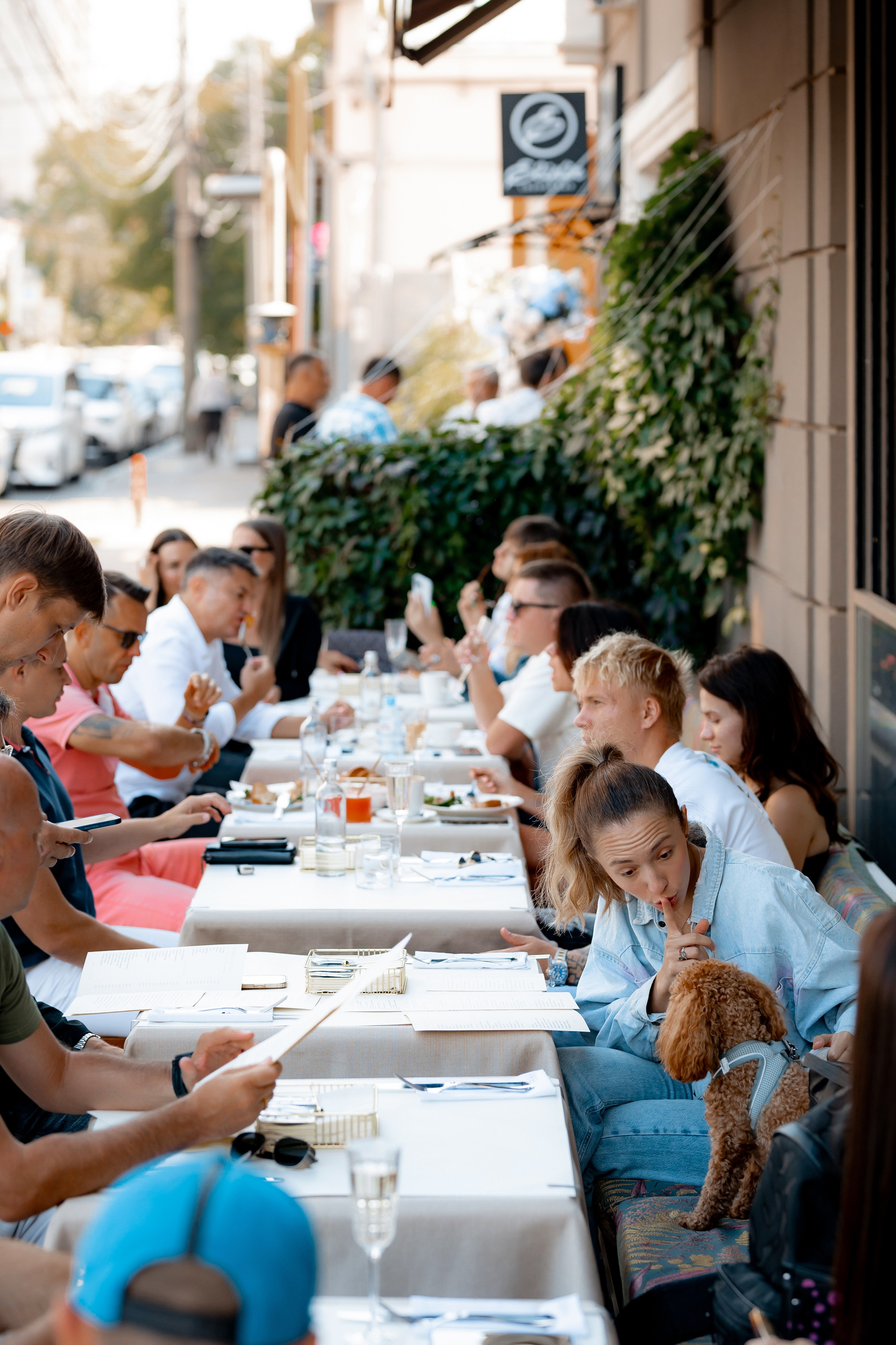 Porsche Завтрак в Cou-cou Bistro. Главная