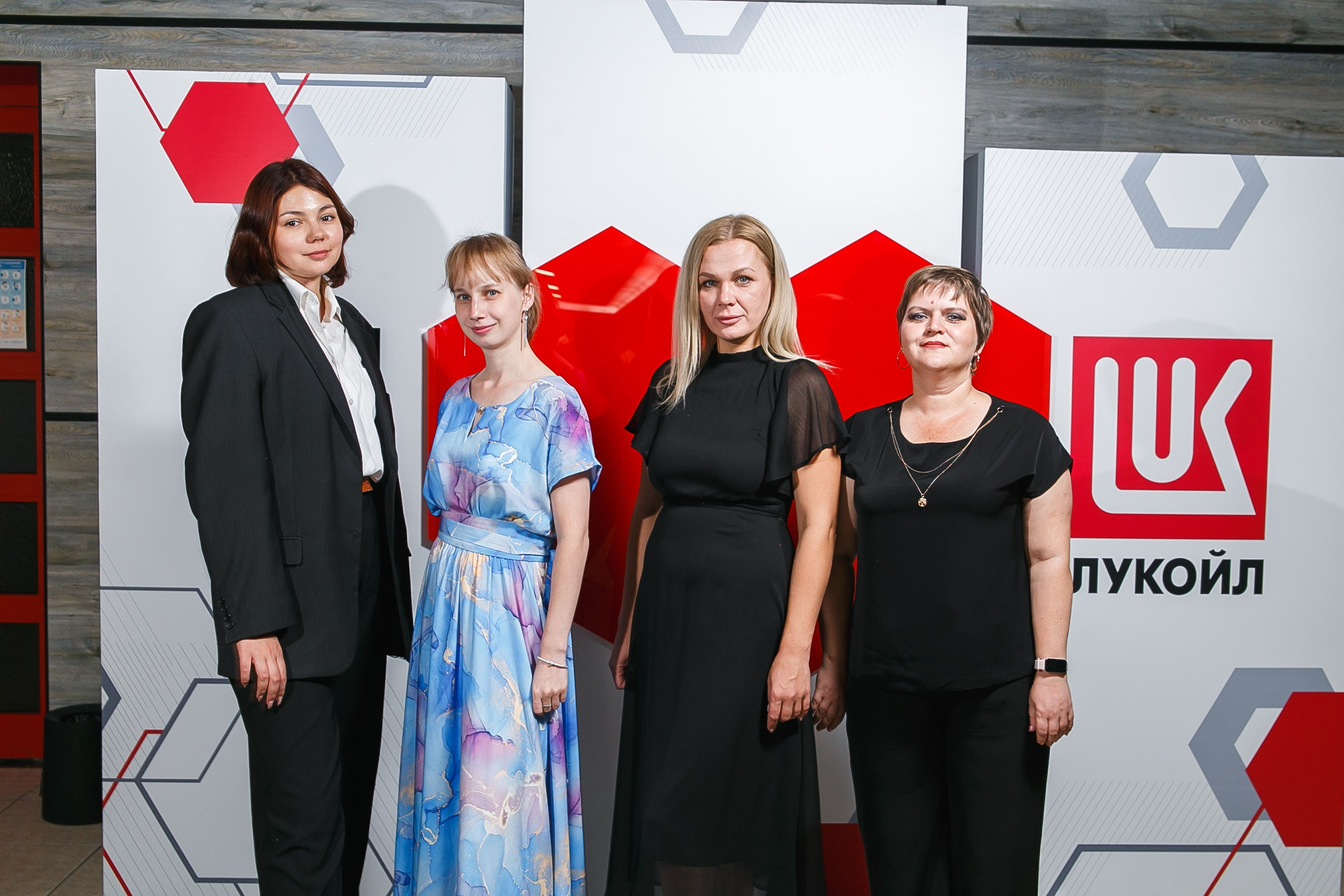 Фотозона на корпоративном мероприятии Лукойла в ДК Царицын. Событийный фотограф Максим Бескоровайновнов