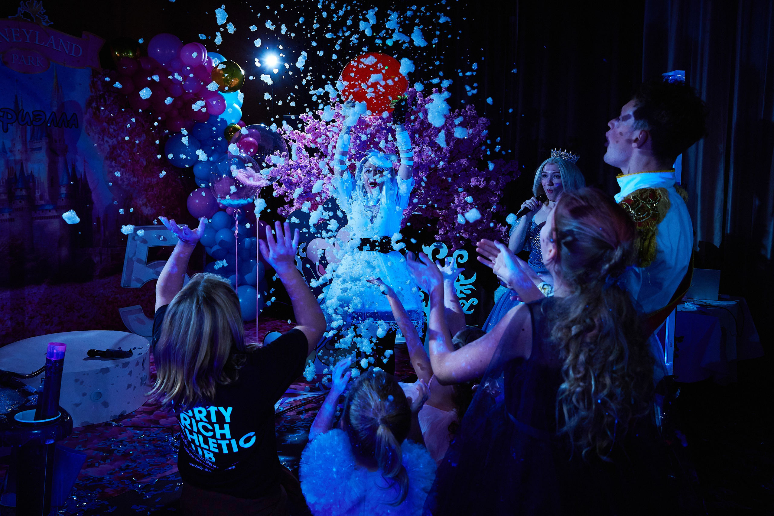 Шоу НЕОНОВЫХ Мыльных Пузырей. Goganaft.ru — Репортажный фотограф в Москве Георгий Коненков