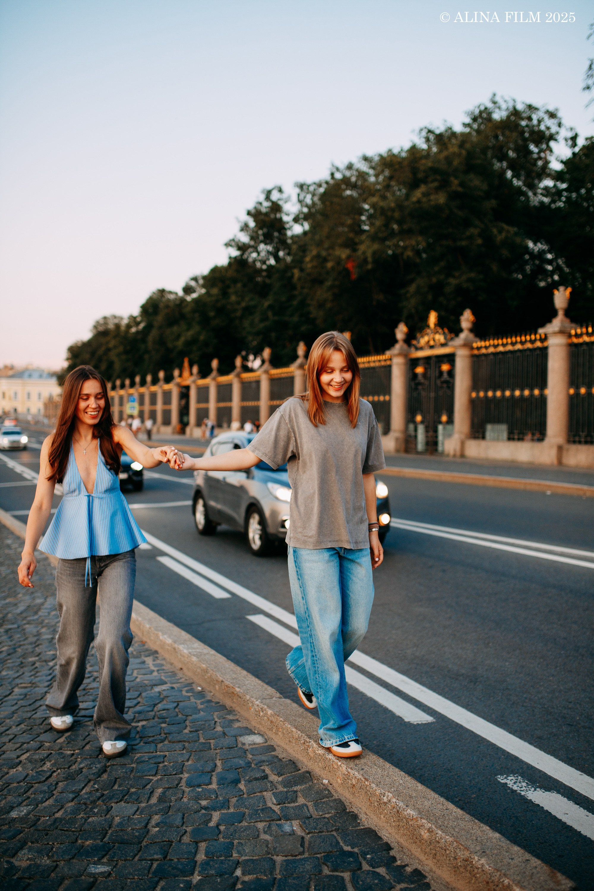 Семейная фотопрогулка у Летнего сада. Фотограф в Санкт-Петербурге Alina Film