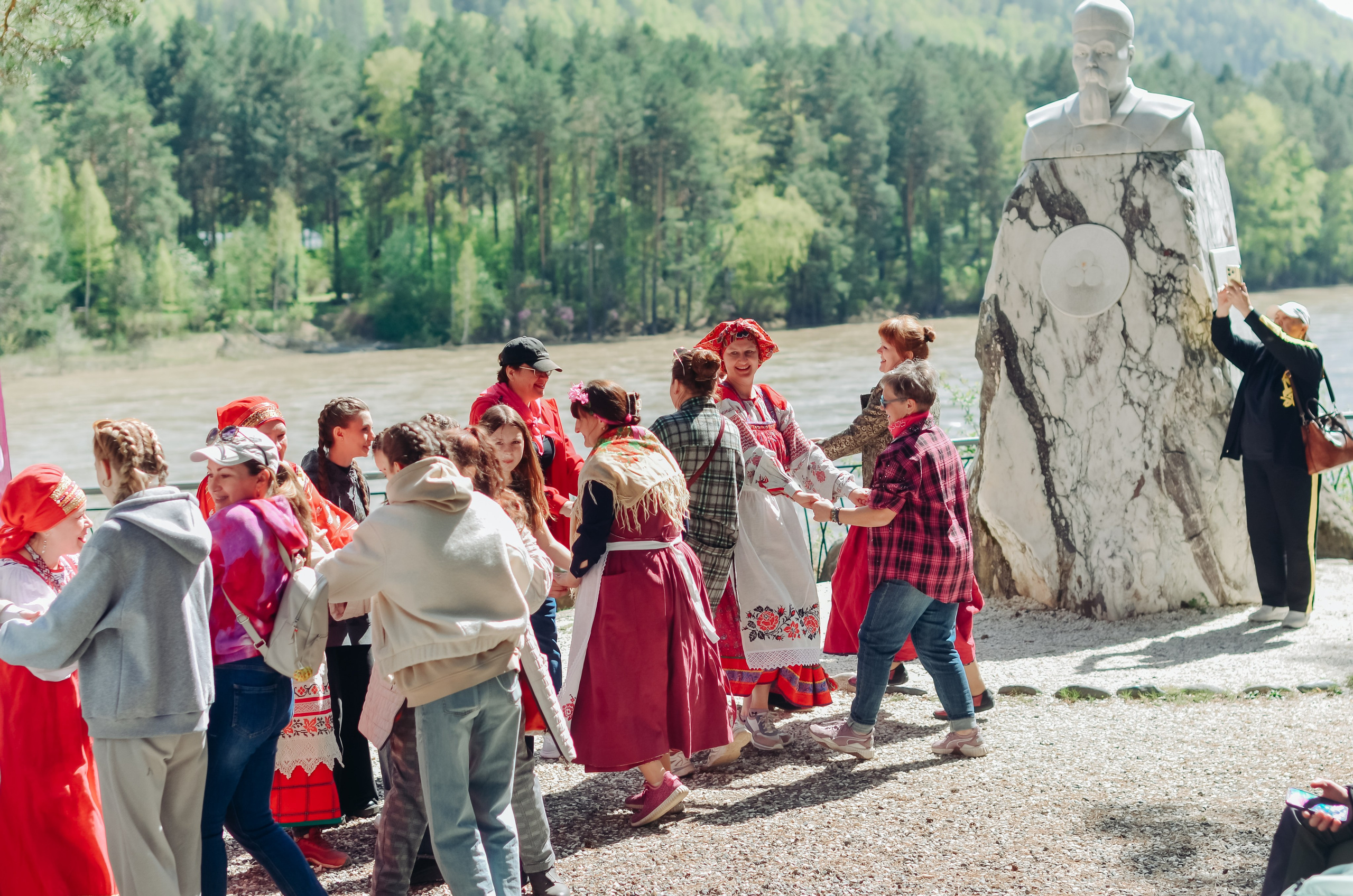 Фестиваль «Цветение Маральника на Алтае 2025». Фоторепортаж. Денисова Аля — фотограф для парных съемок и индивидуальных историй в Барнауле