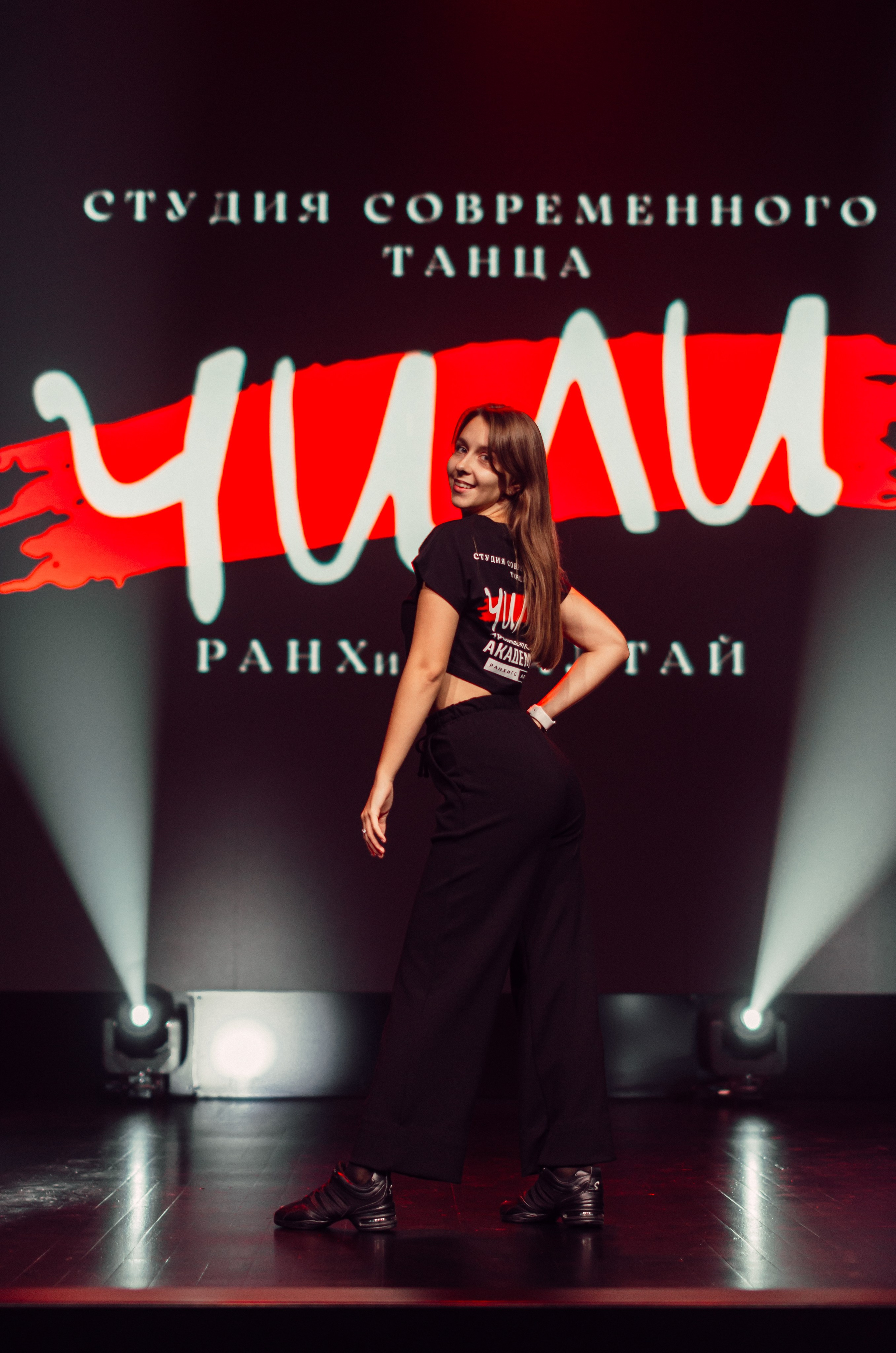 Групповая фотосъемка танцевального коллектива. Денисова Аля — фотограф для парных съемок и индивидуальных историй в Барнауле