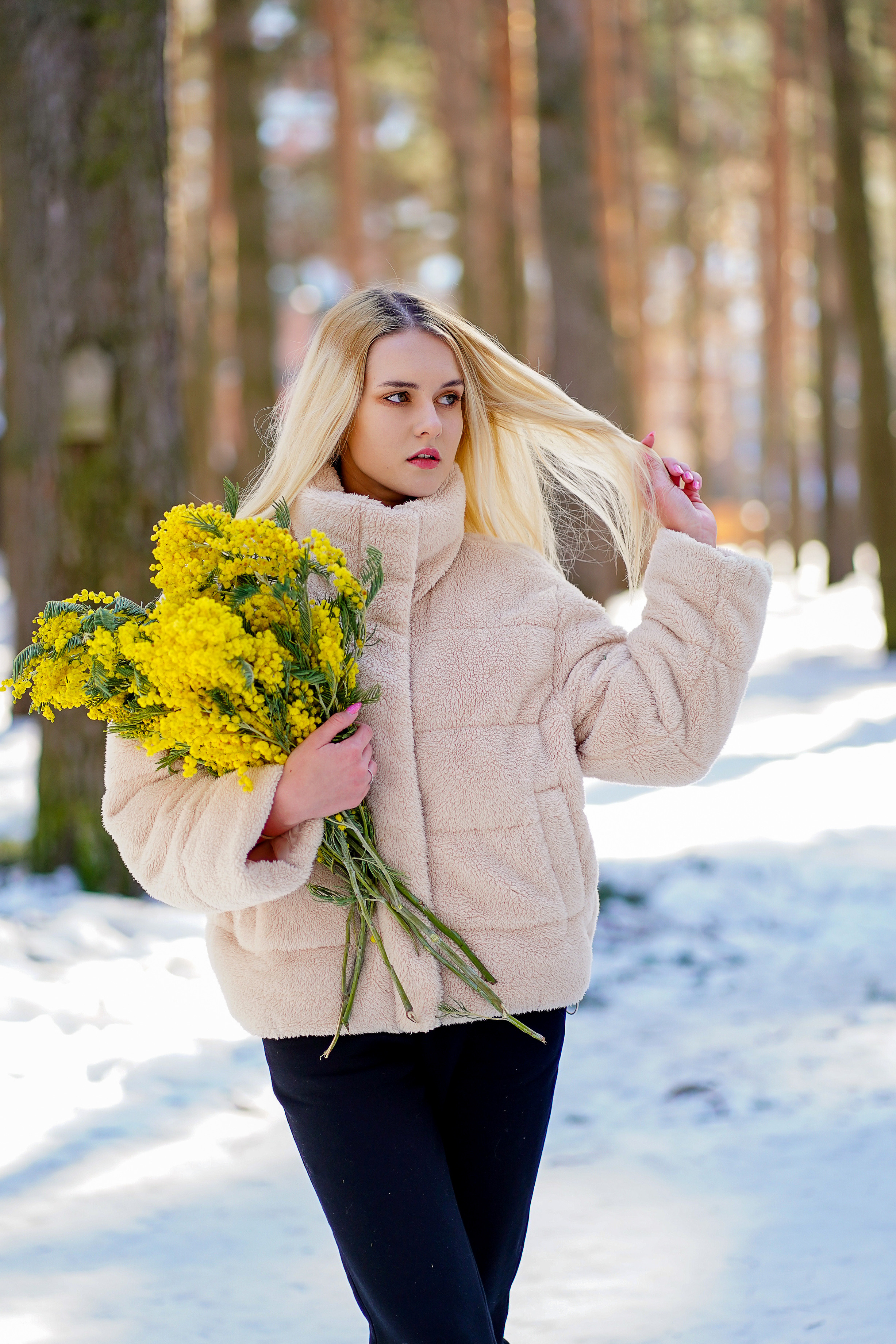 Дана и мимоза. Фотограф Дмитров. Москва