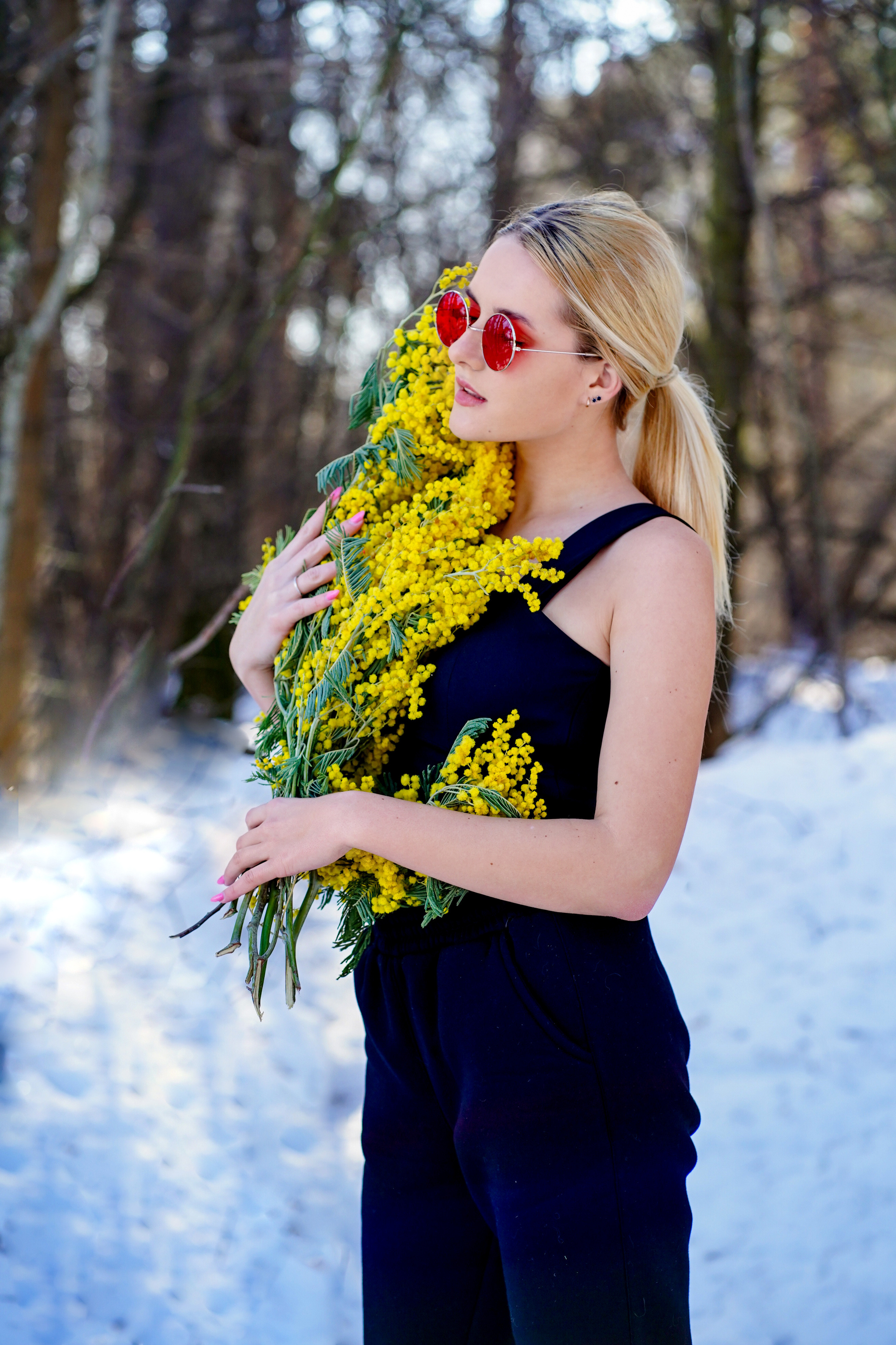 Дана и мимоза. Фотограф Дмитров. Москва