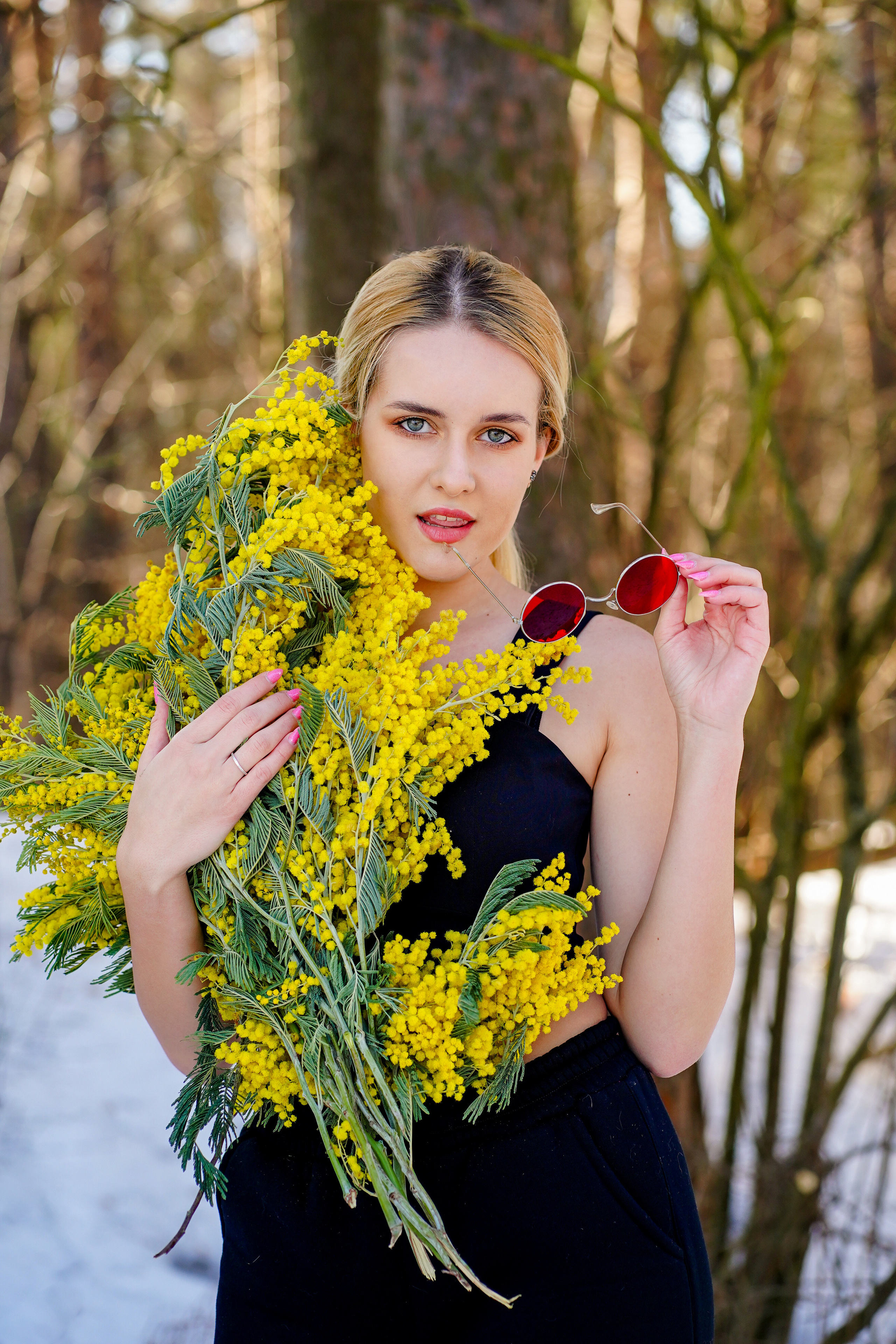 Дана и мимоза. Фотограф Дмитров. Москва