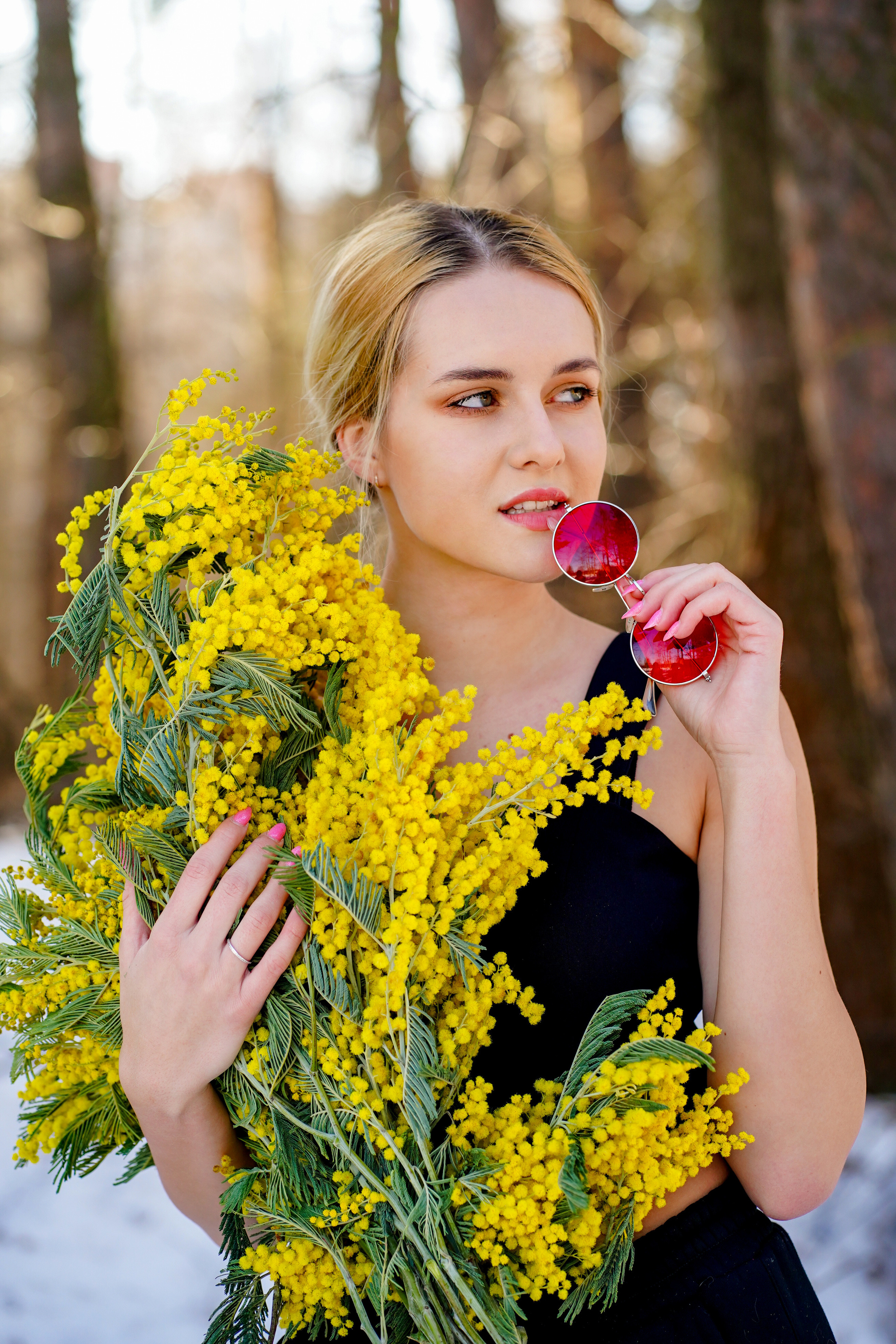 Дана и мимоза. Фотограф Дмитров. Москва