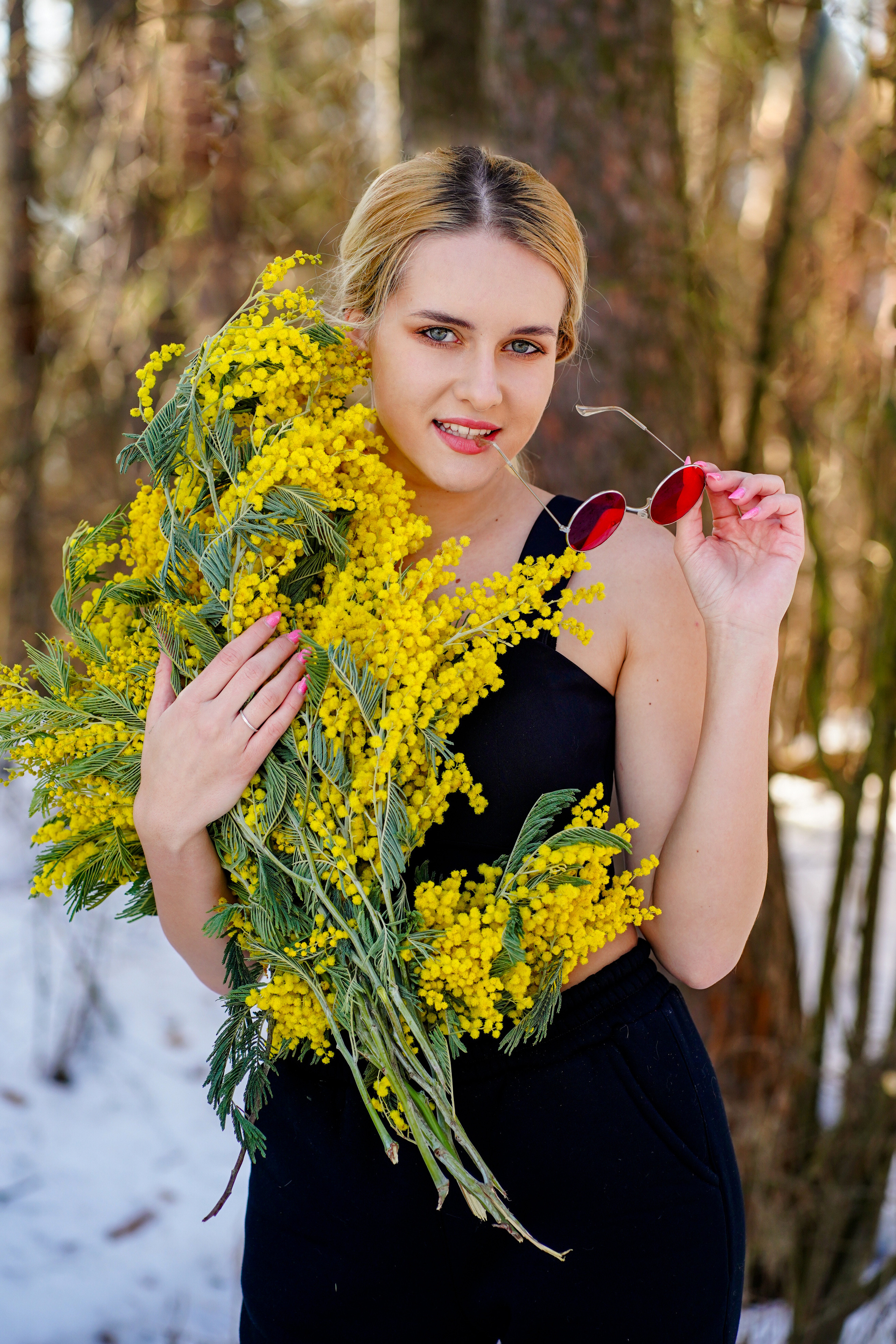 Дана и мимоза. Фотограф Дмитров. Москва