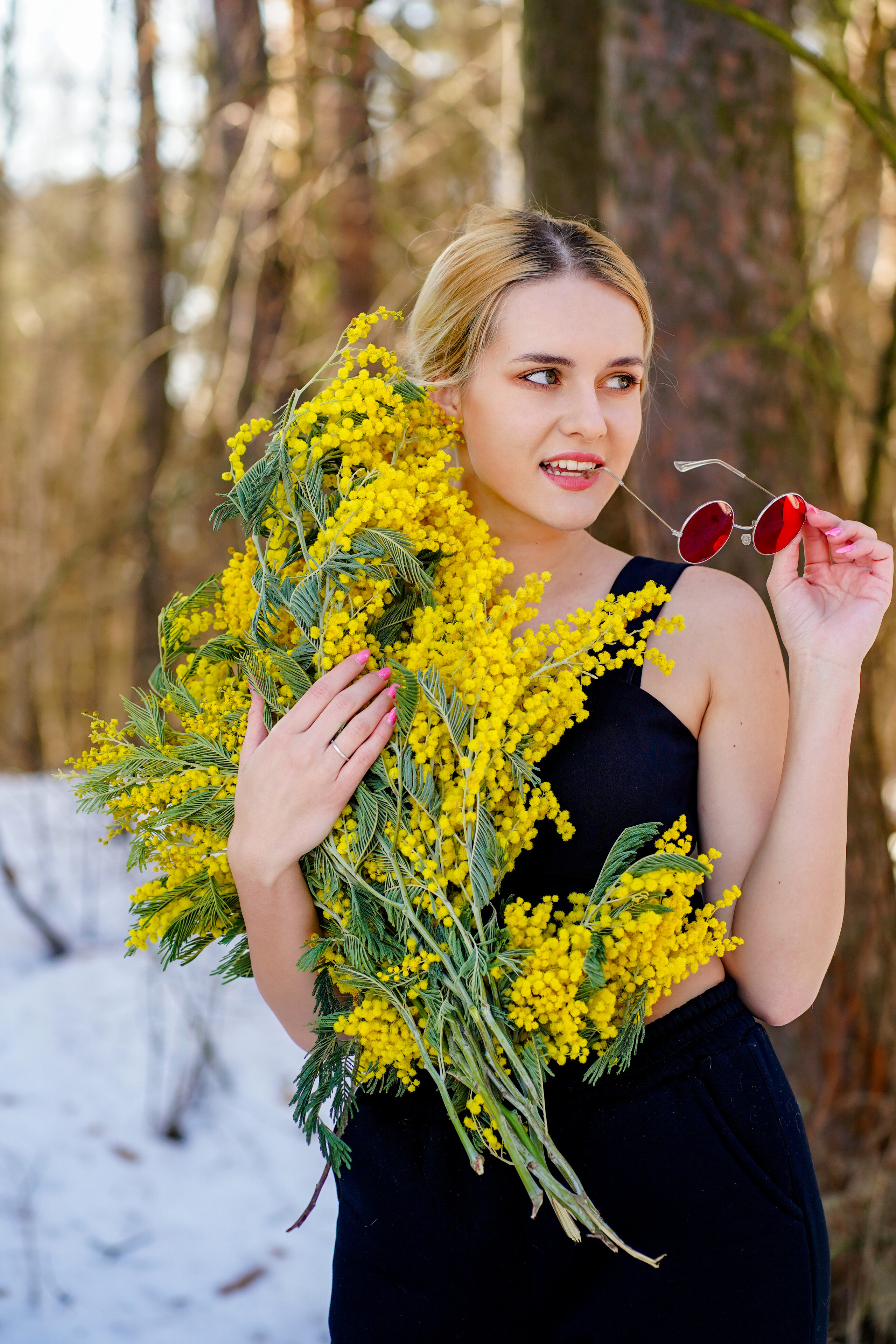 Дана и мимоза. Фотограф Дмитров. Москва