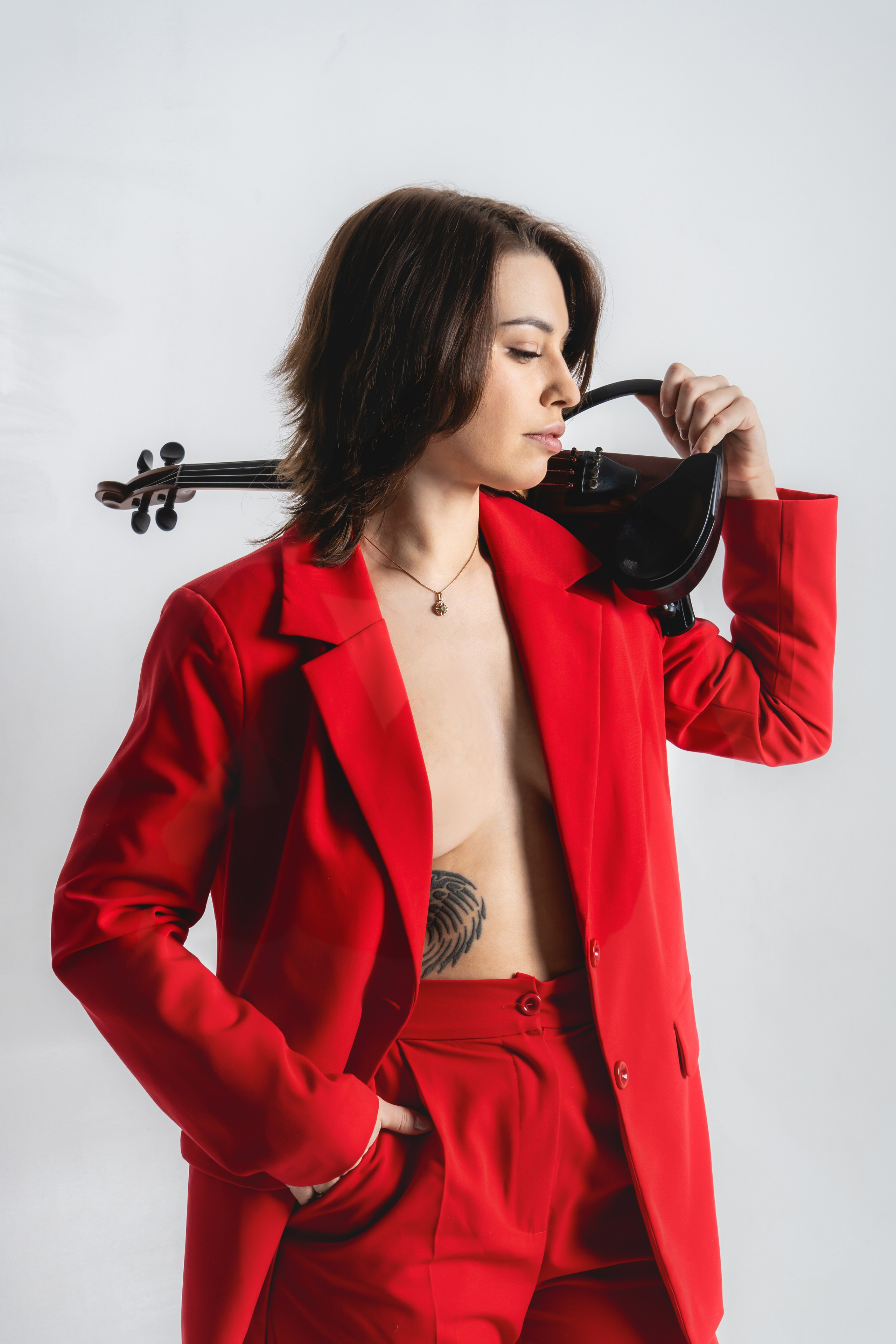 Актриса и музыкант в одном лице. Фотосессия Евы. Занимаюсь профессиональной фотографией и живу рядом с Байкалом. Работаю в разных жанрах