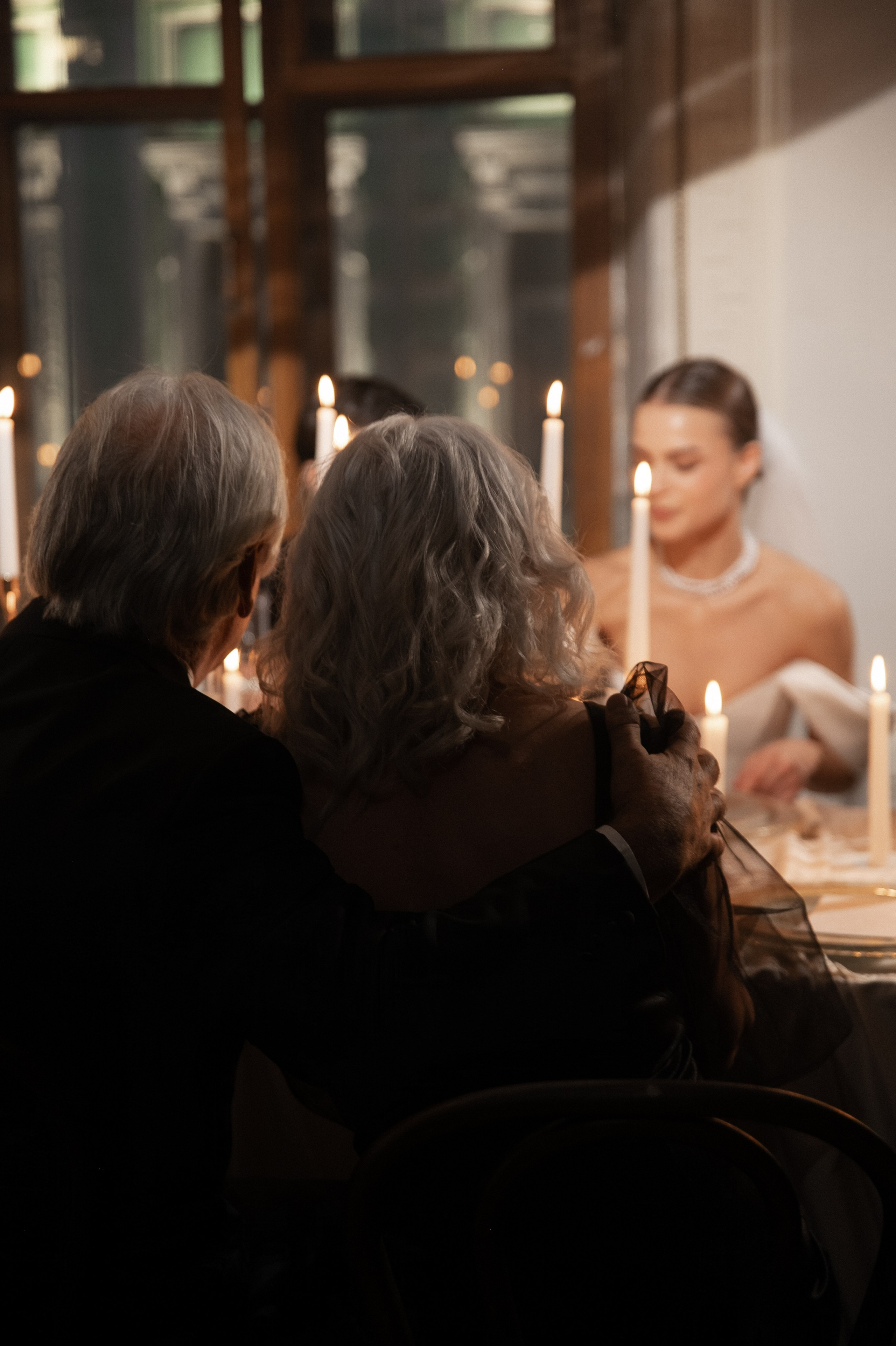 Камерный свадебный ужин при свечах в старинном особняке в фотостудии 21. Kult. Ярослава Ерина — свадебный фотограф в Москве