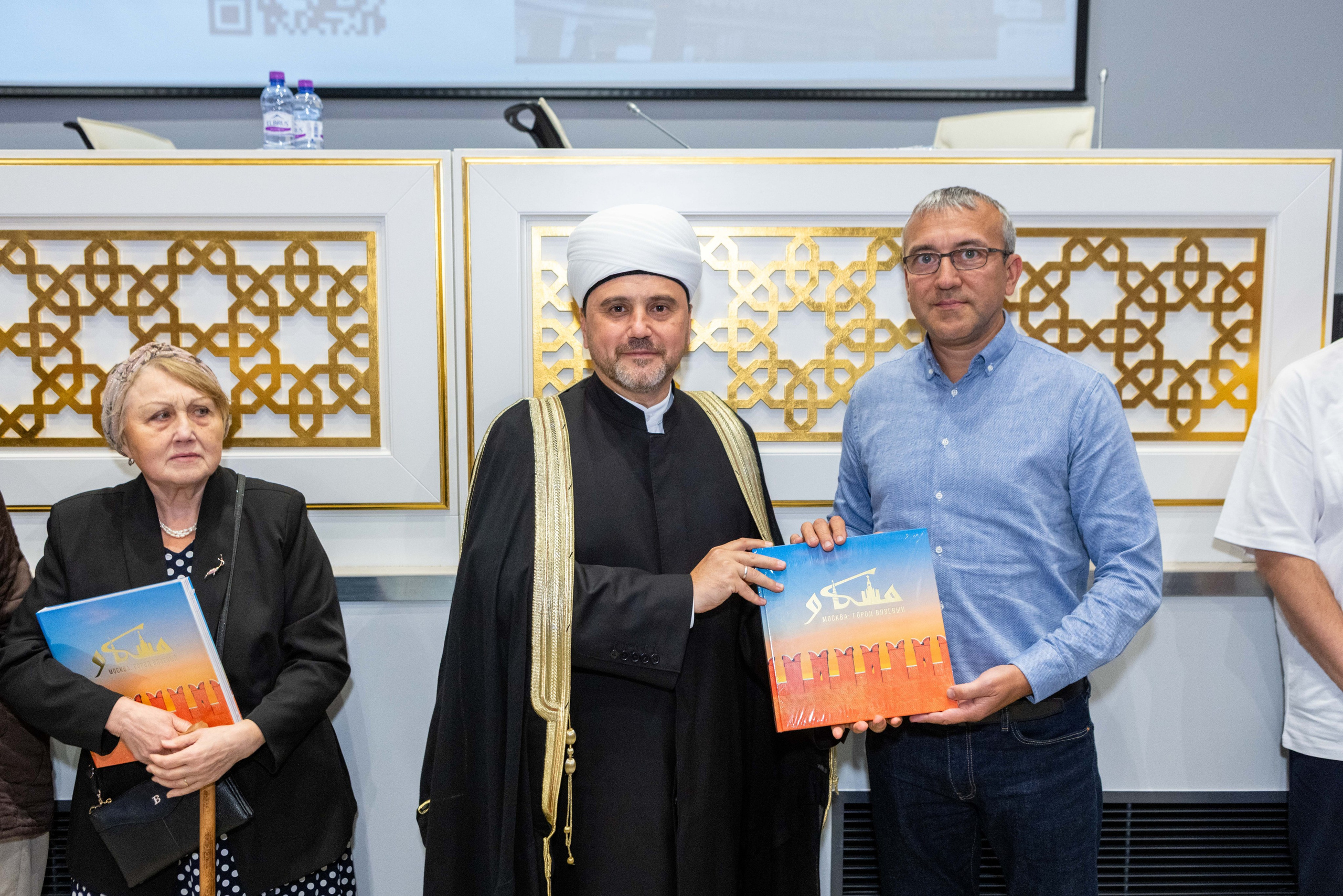 Репортаж с презентации книги — «Москва: город вязевый». Рекламный, предметный, репортажный, семейный фотограф и художник в Москве