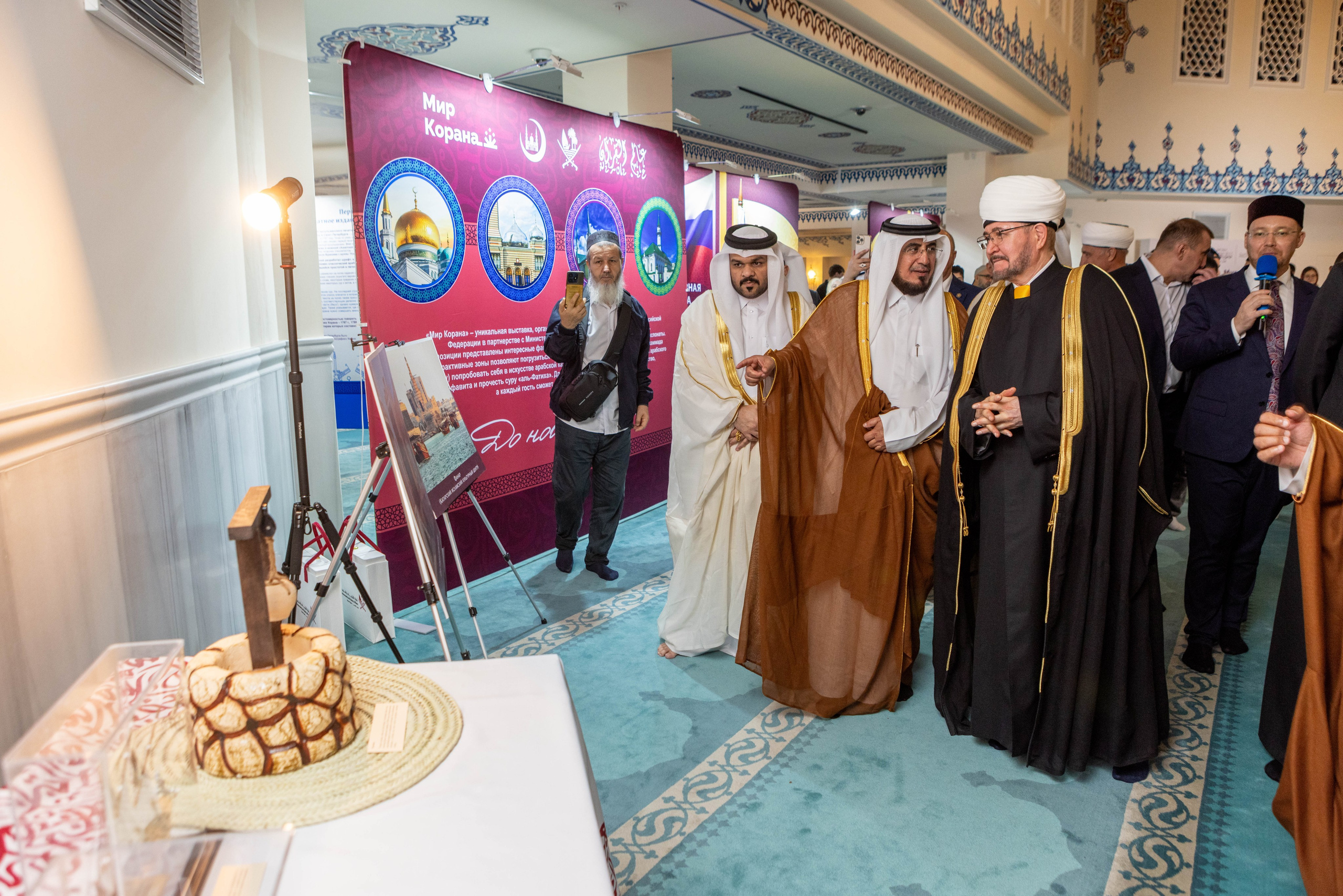 Открытие выставки Мир Корана. Рекламный, предметный, репортажный, семейный фотограф и художник в Москве