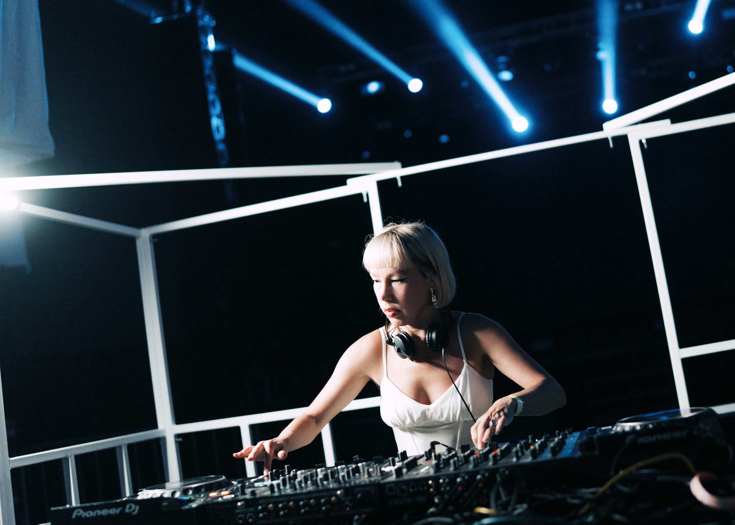 INWHITE | SMENA HARD STAGE. Annyshka