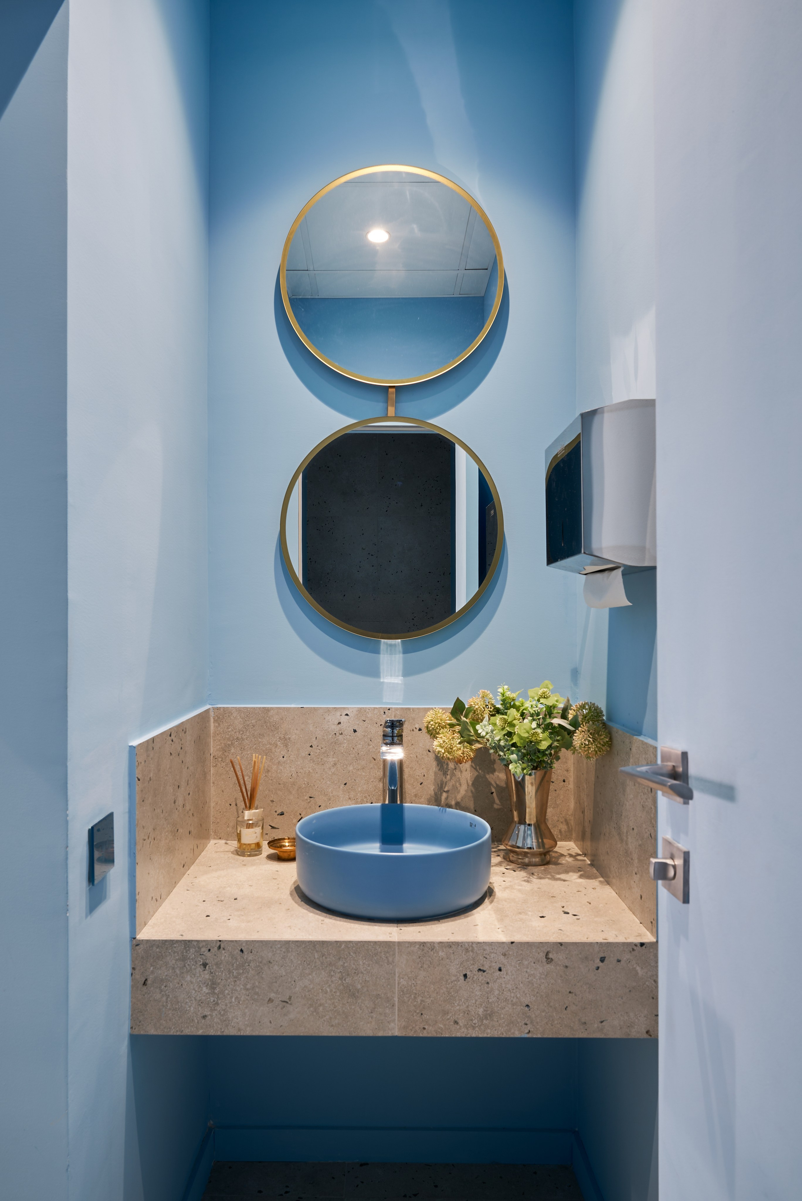 Небесно-голубой и капибара: оптика в Москве (Публикация My Decor). Бояршинов Антон Интерьерный фотограф/видеограф Москва