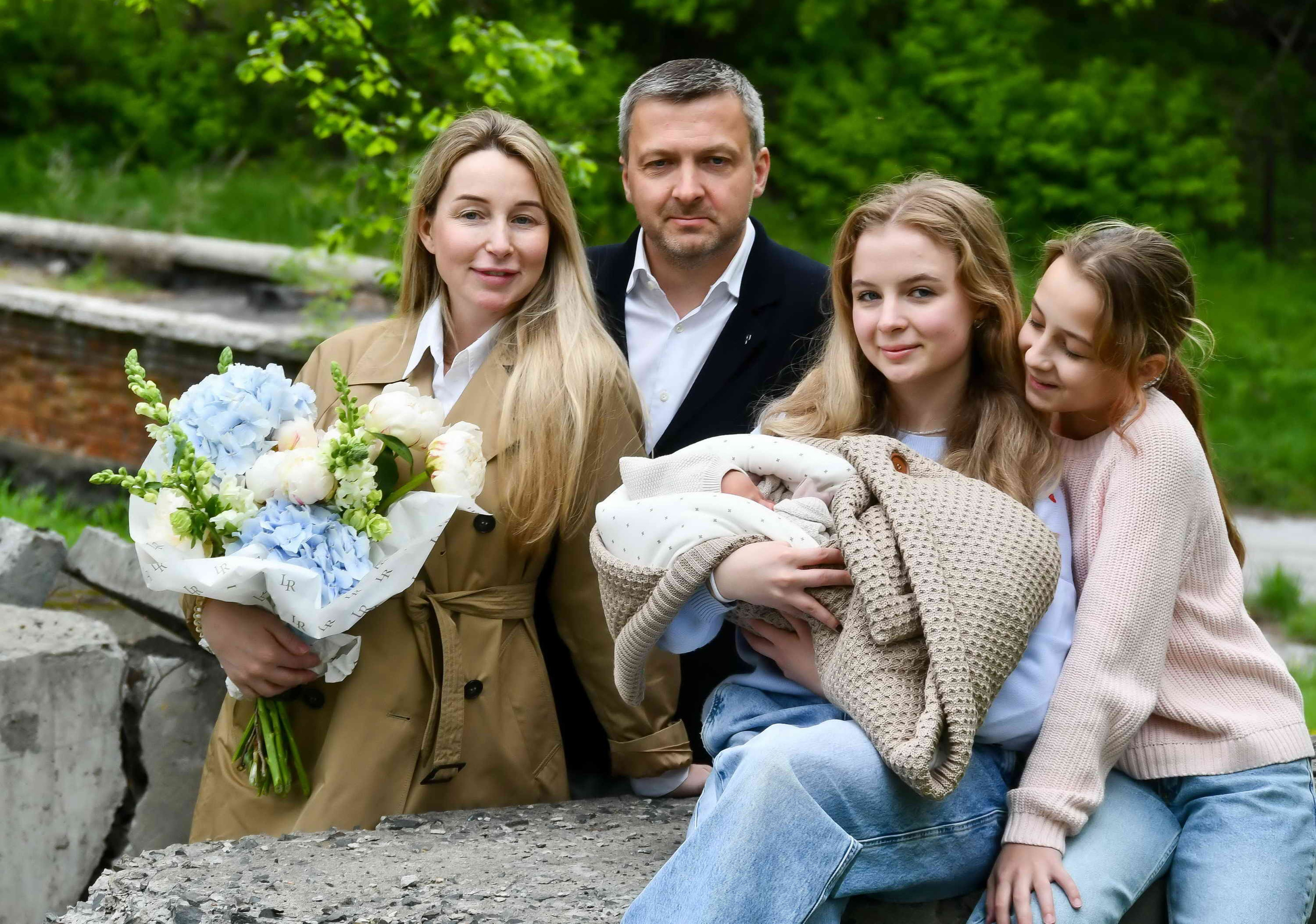 Выписка из роддома. Гуляния. Репортажный и детский фотограф в Новосибирске