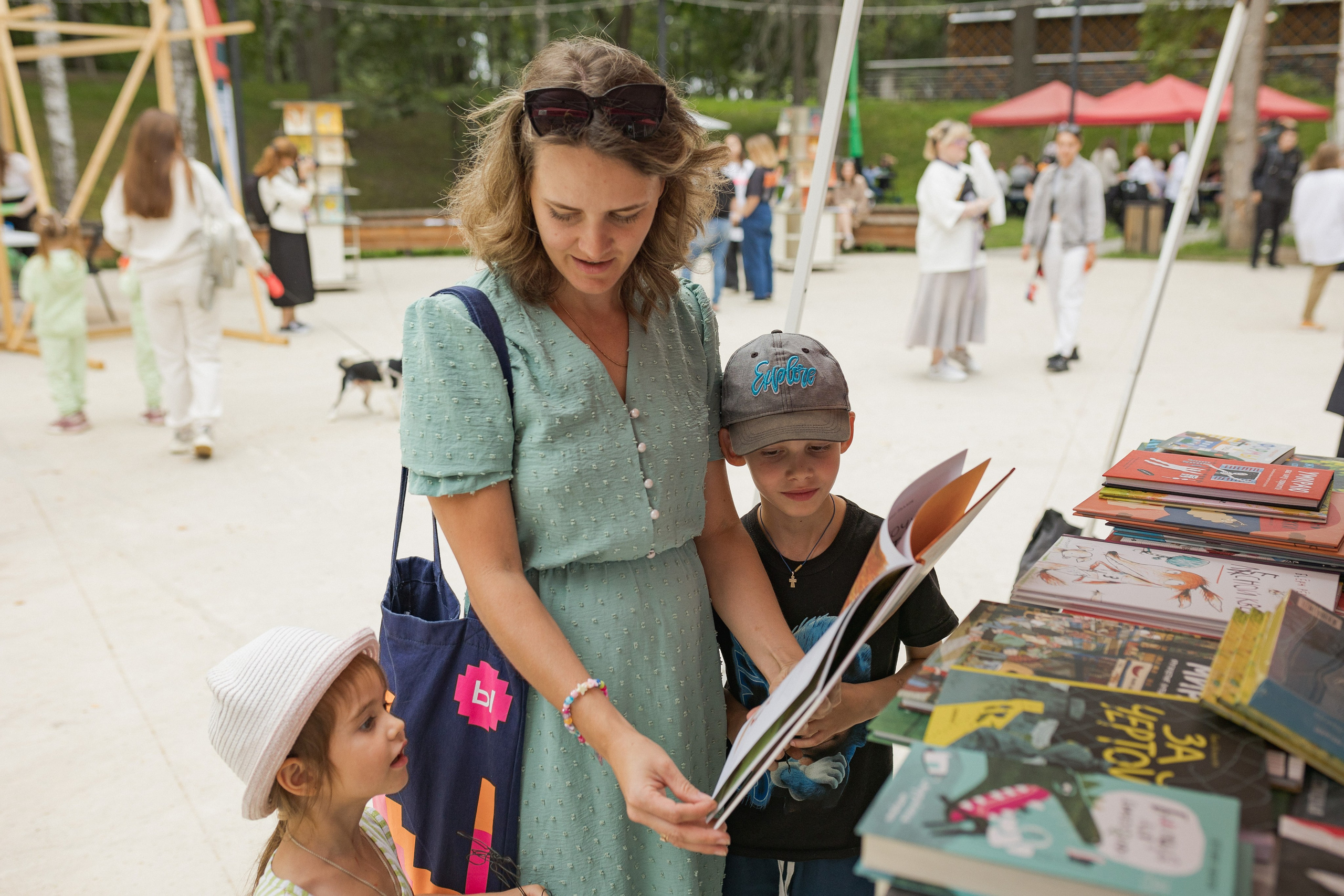 Книжный фестиваль «Смены» в Выксе 2024. Фотограф городских и семейных событий Артем Карпухин