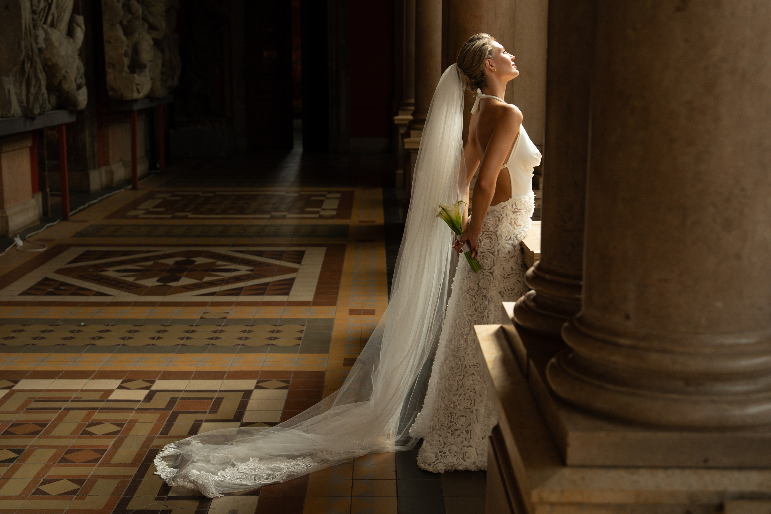 Свадебная фотосессия в Академии Штиглица в Петербурге. Свадебный фотограф в Москве Анна Полушина