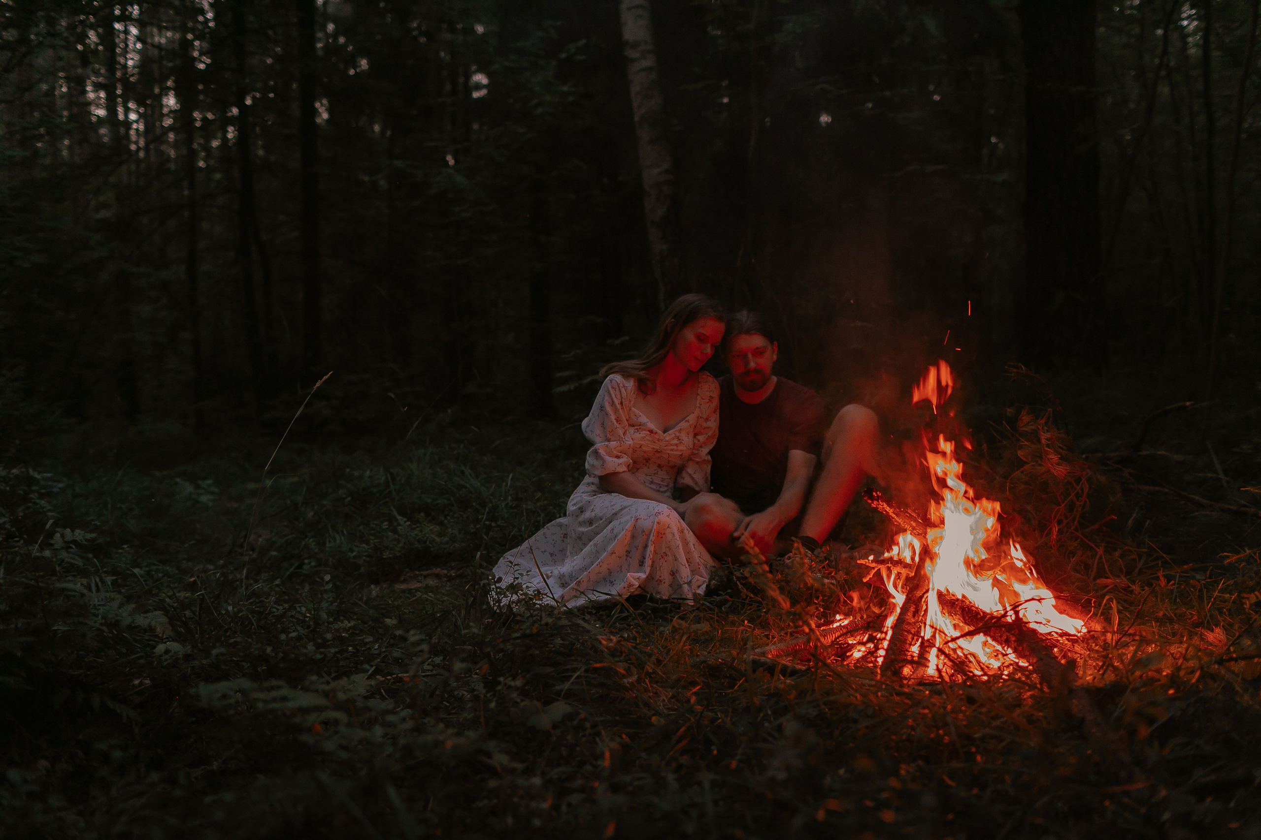 Атмосферная съемка Маши и Лёши в лесу наедине с природой. Свадебный и репортажный фотограф в Ярославле и Санкт-Петербурге Роман Микрюков