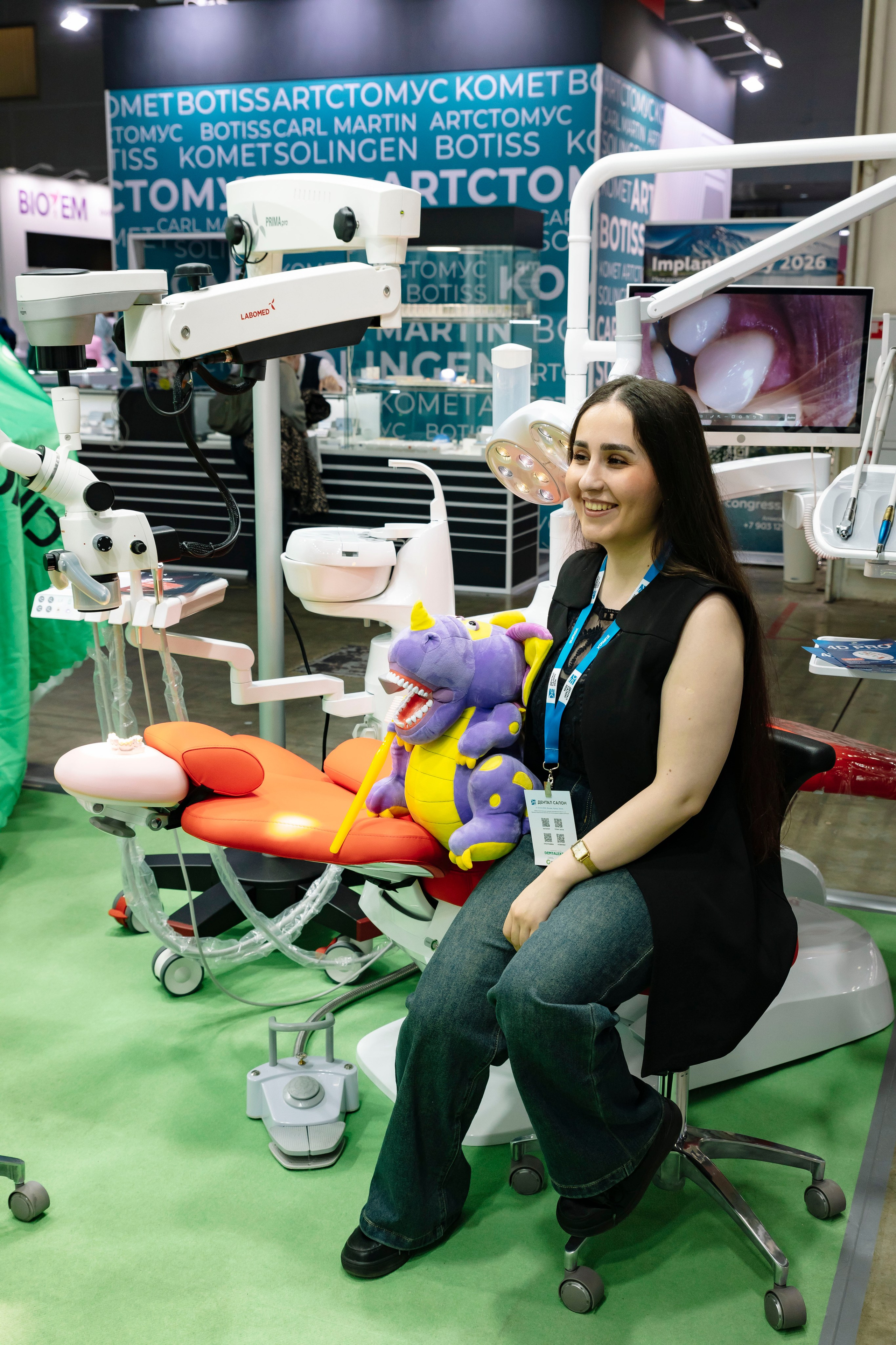 Стоматологическая выставка Dental Salon 2026. Профессиональный фотограф в Москве | Заказать фотосессию и съемку