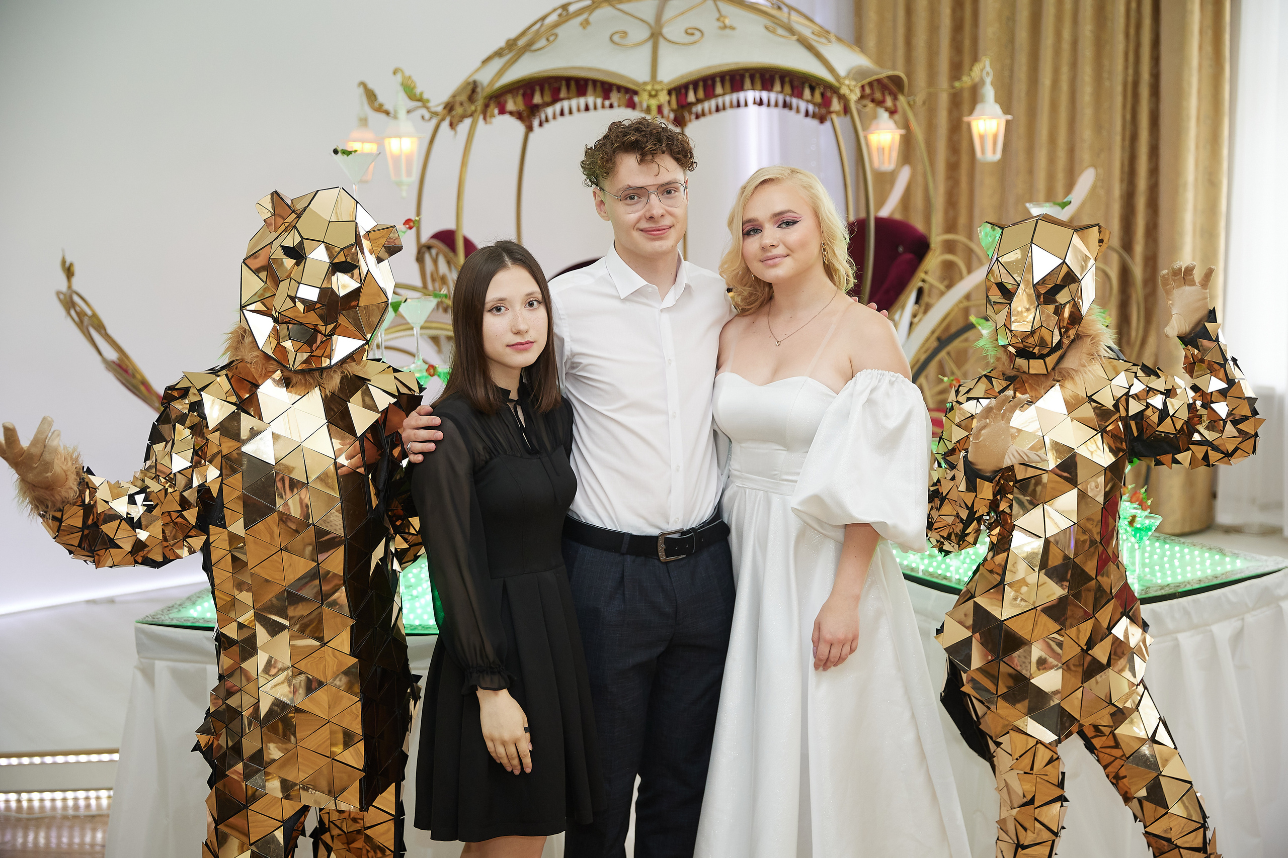 Выпускной вечер, вручение диплопов. Выпускные альбомы в Томске. Фотограф Сергей Стёпин