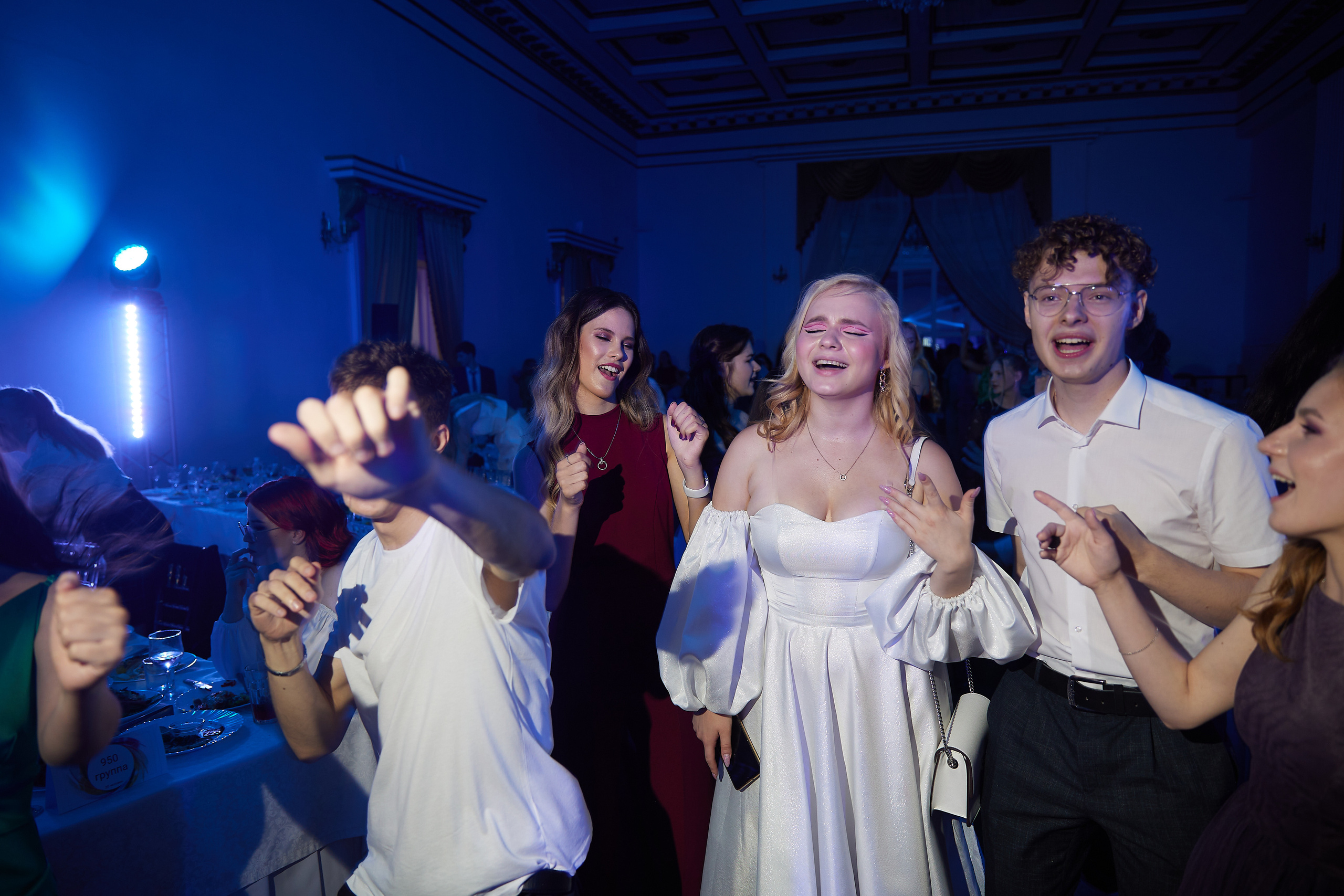Выпускной вечер, вручение диплопов. Выпускные альбомы в Томске. Фотограф Сергей Стёпин