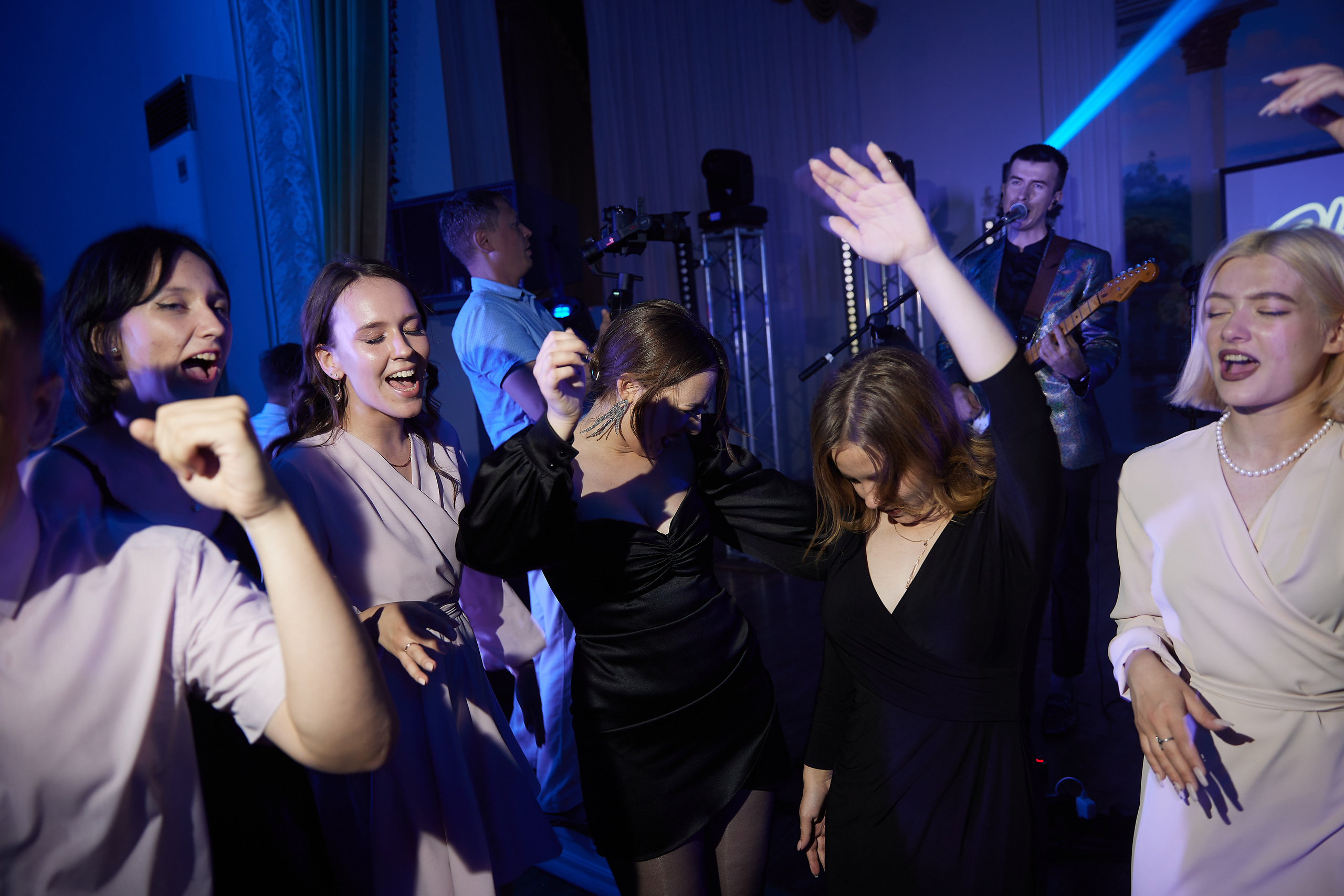 Выпускной вечер, вручение диплопов. Выпускные альбомы в Томске. Фотограф Сергей Стёпин