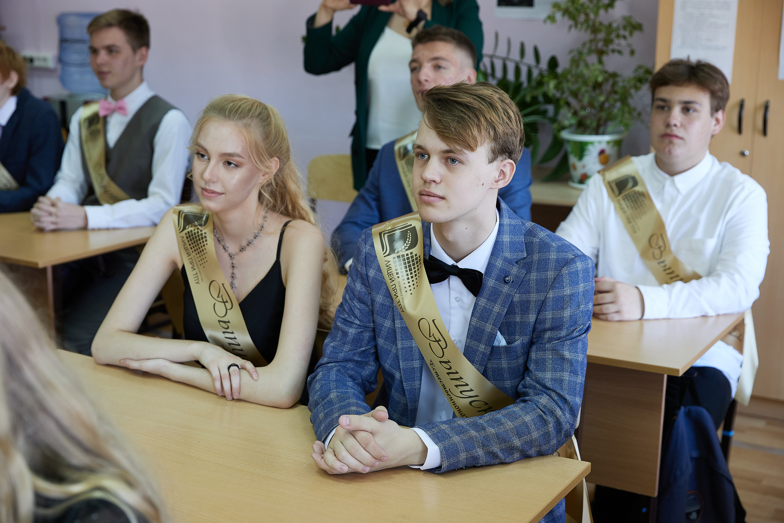 Выпускной вечер, вручение диплопов. Выпускные альбомы в Томске. Фотограф Сергей Стёпин