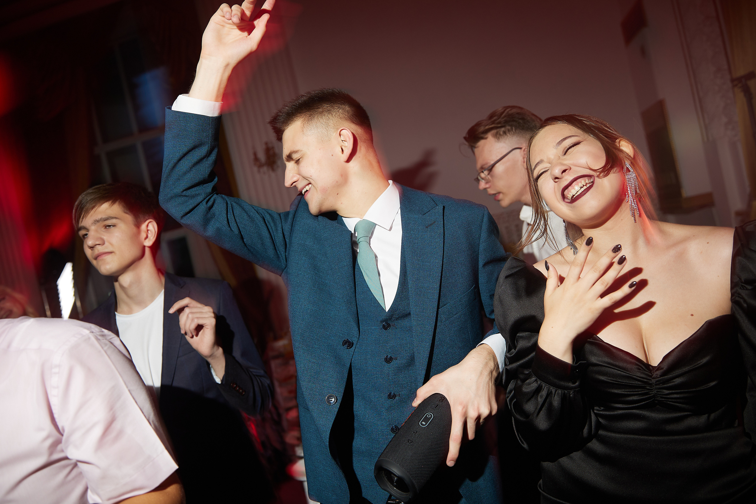 Выпускной вечер, вручение диплопов. Выпускные альбомы в Томске. Фотограф Сергей Стёпин