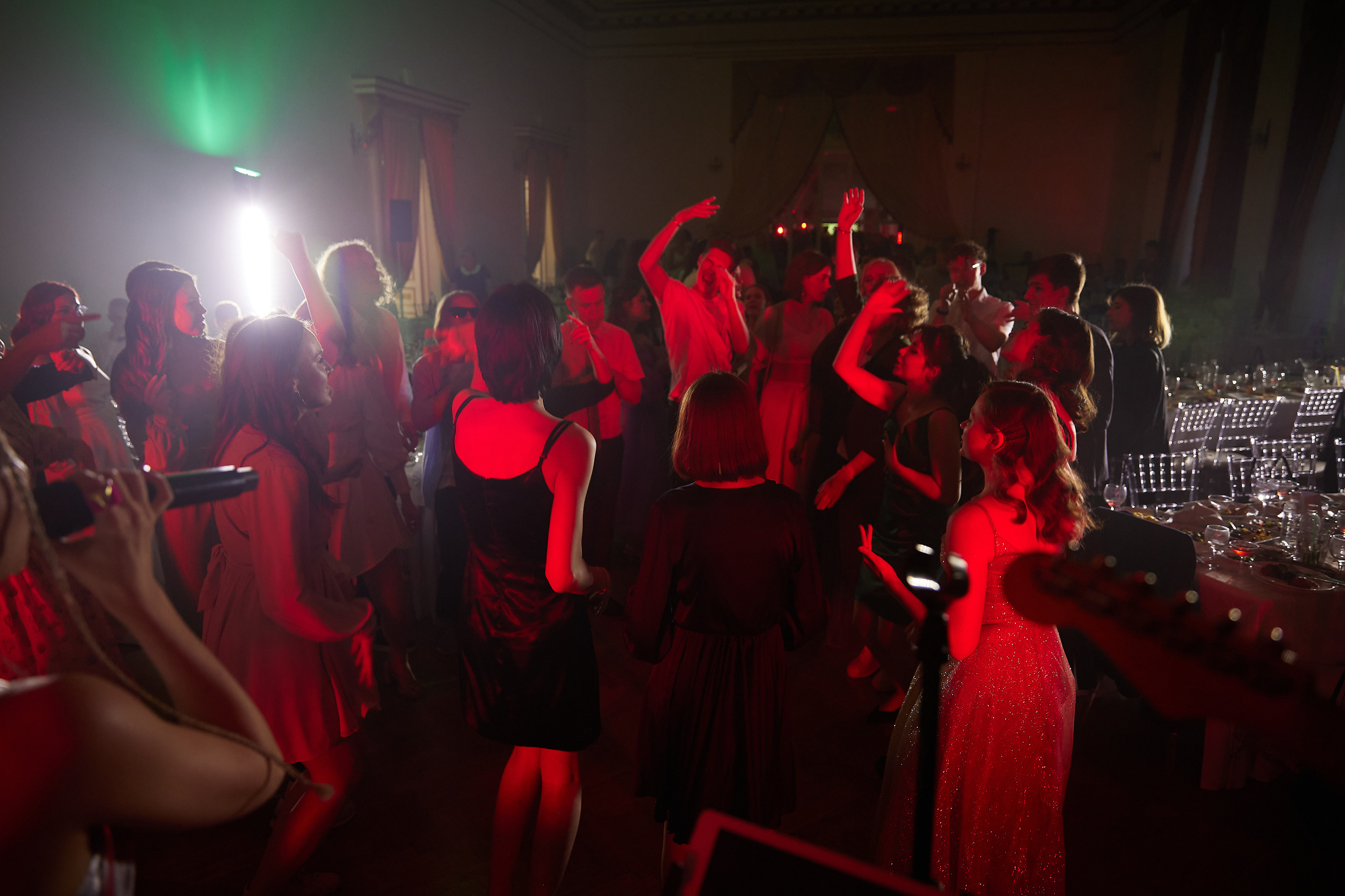 Выпускной вечер, вручение диплопов. Выпускные альбомы в Томске. Фотограф Сергей Стёпин