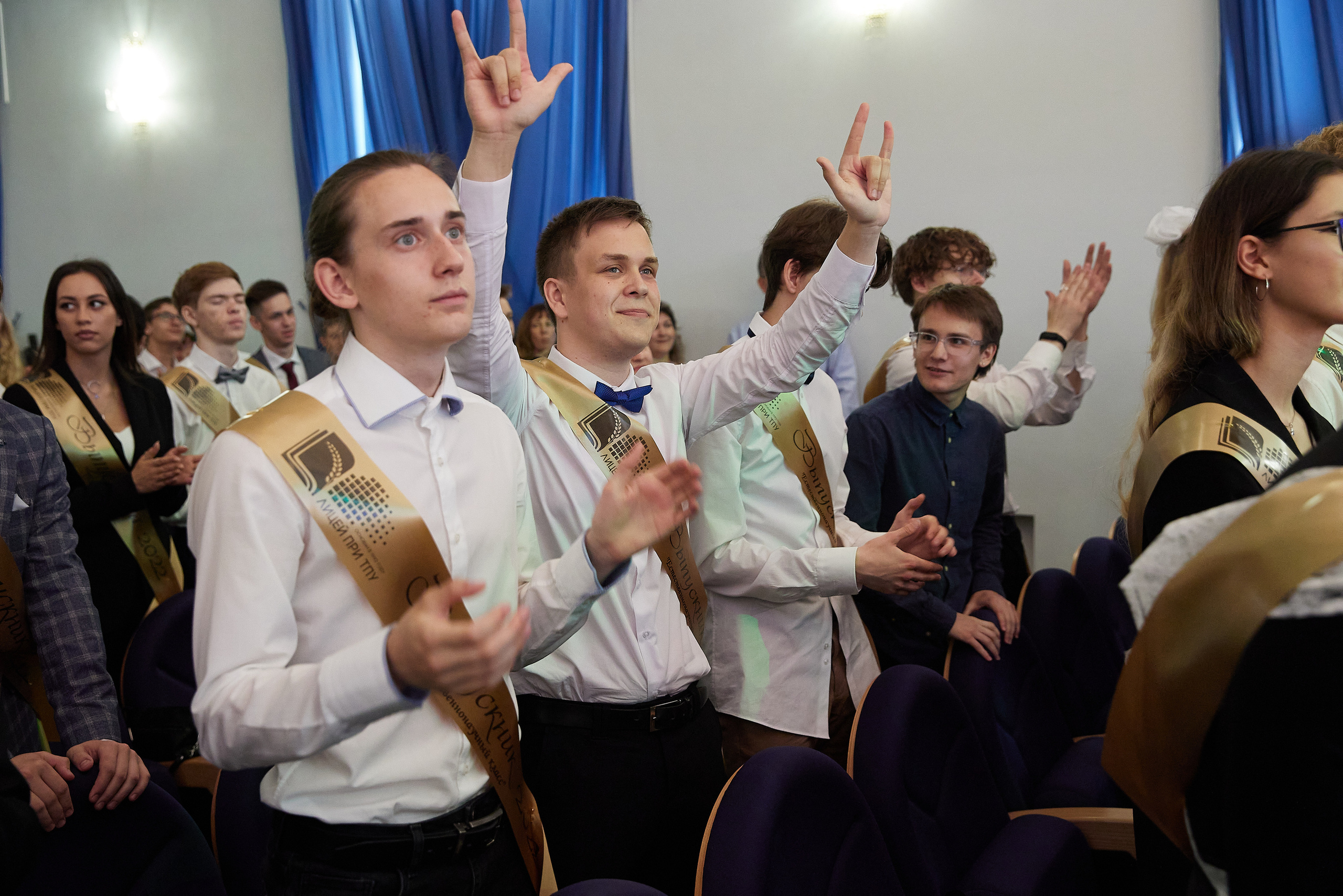 Выпускной вечер, вручение диплопов. Выпускные альбомы в Томске. Фотограф Сергей Стёпин