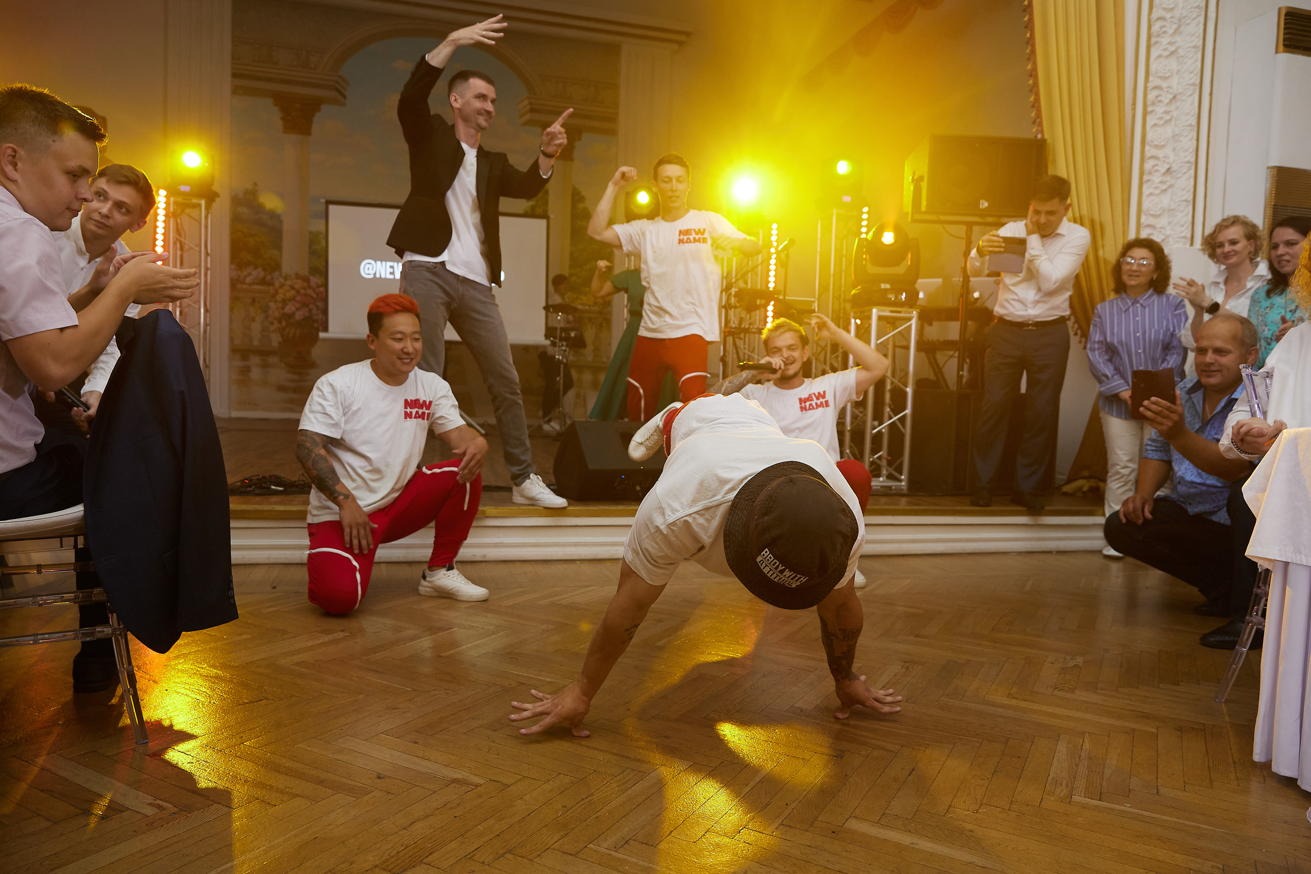 Выпускной вечер, вручение диплопов. Выпускные альбомы в Томске. Фотограф Сергей Стёпин