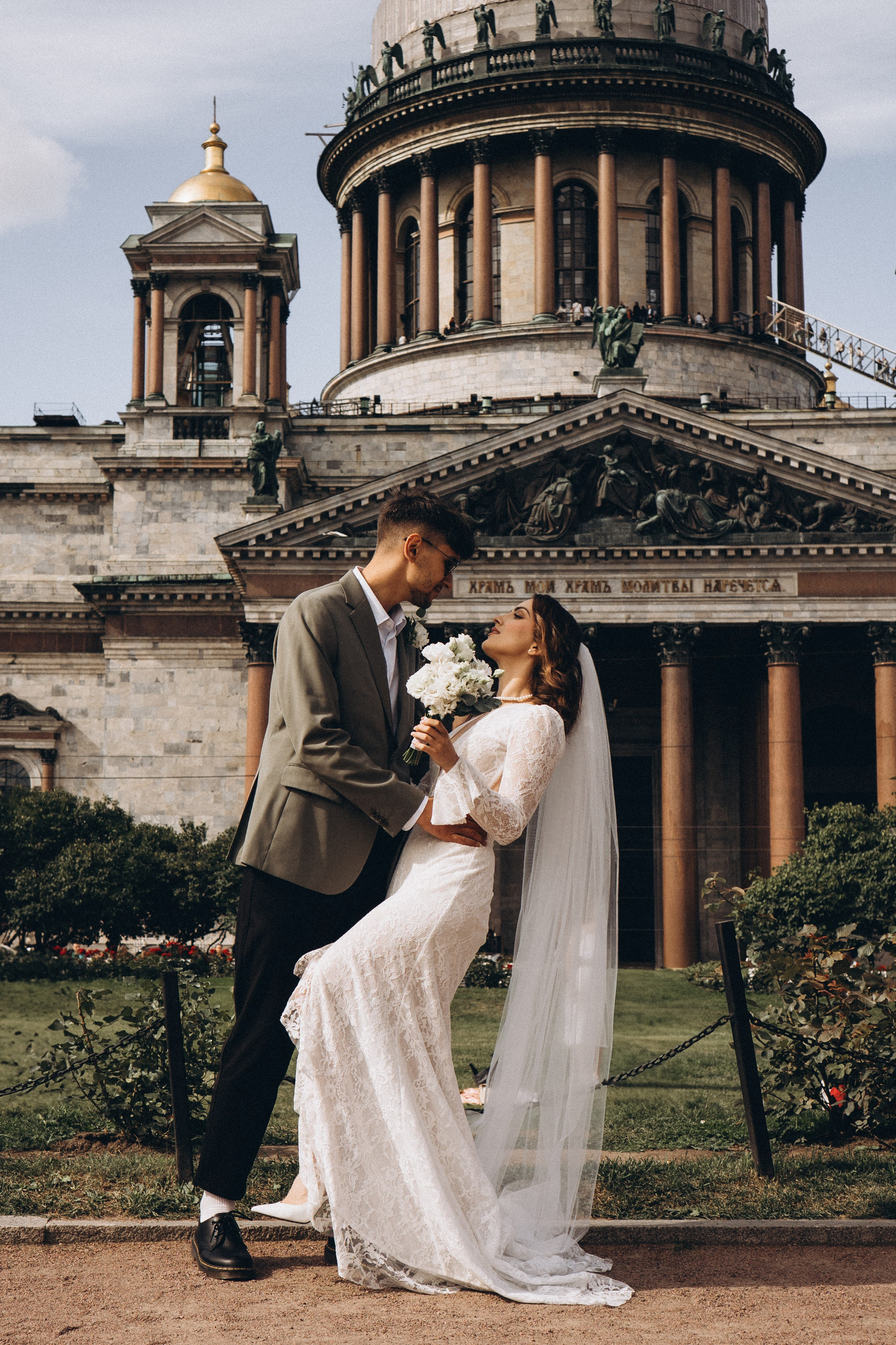 СВАДЕБНАЯ ПРОГУЛКА ВОЗЕ ИСАИКЕВСКОГО СОБОРА АСТОРИИ И ЗАКОНОДАЛЕТНОГО СОБРАНИЯ. Профессиональный фотограф, Санкт-Петербург — Виктория Богомолова