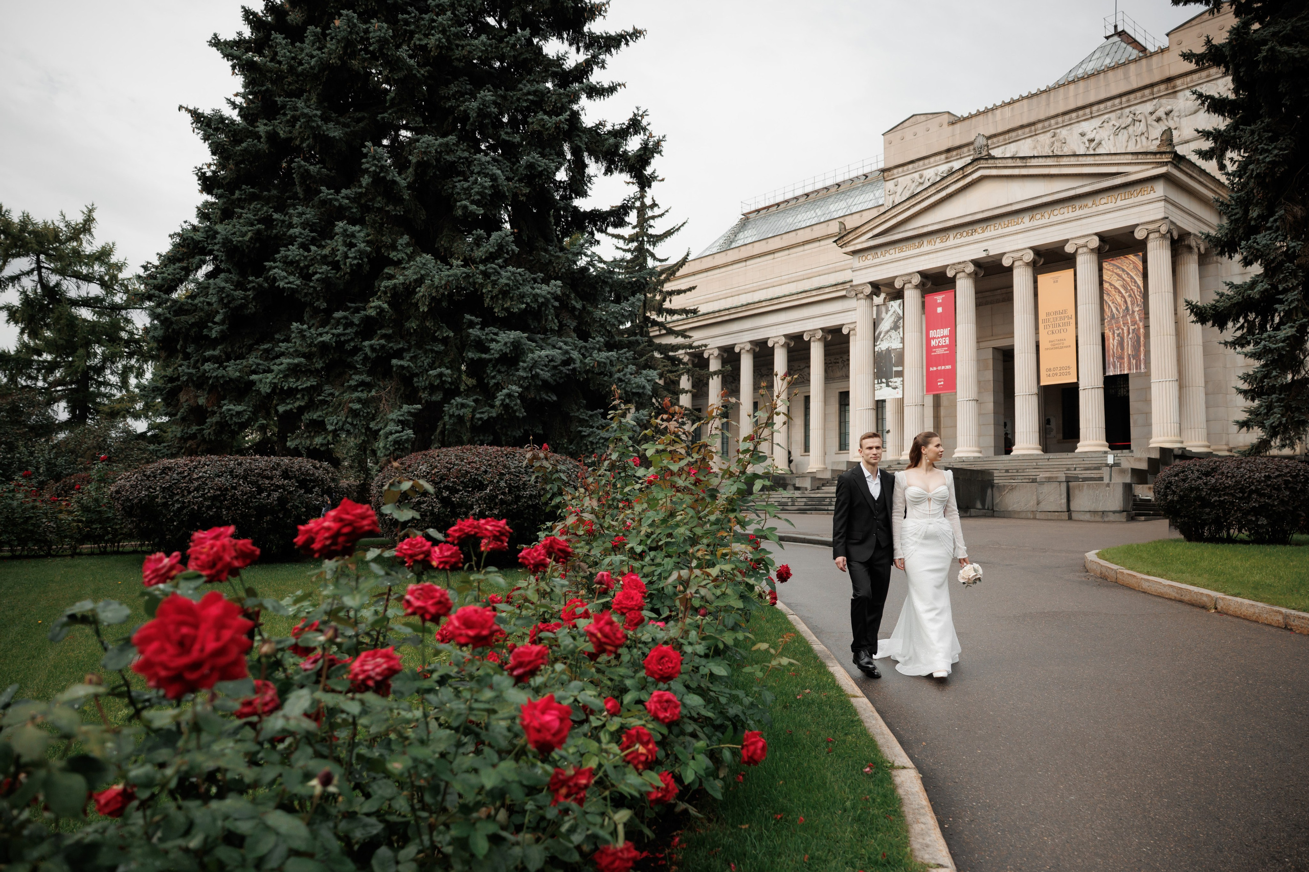 Фотосессия у Пушкинского музей. Свадебный и репортажный фотограф (Москва, Королев и другие)